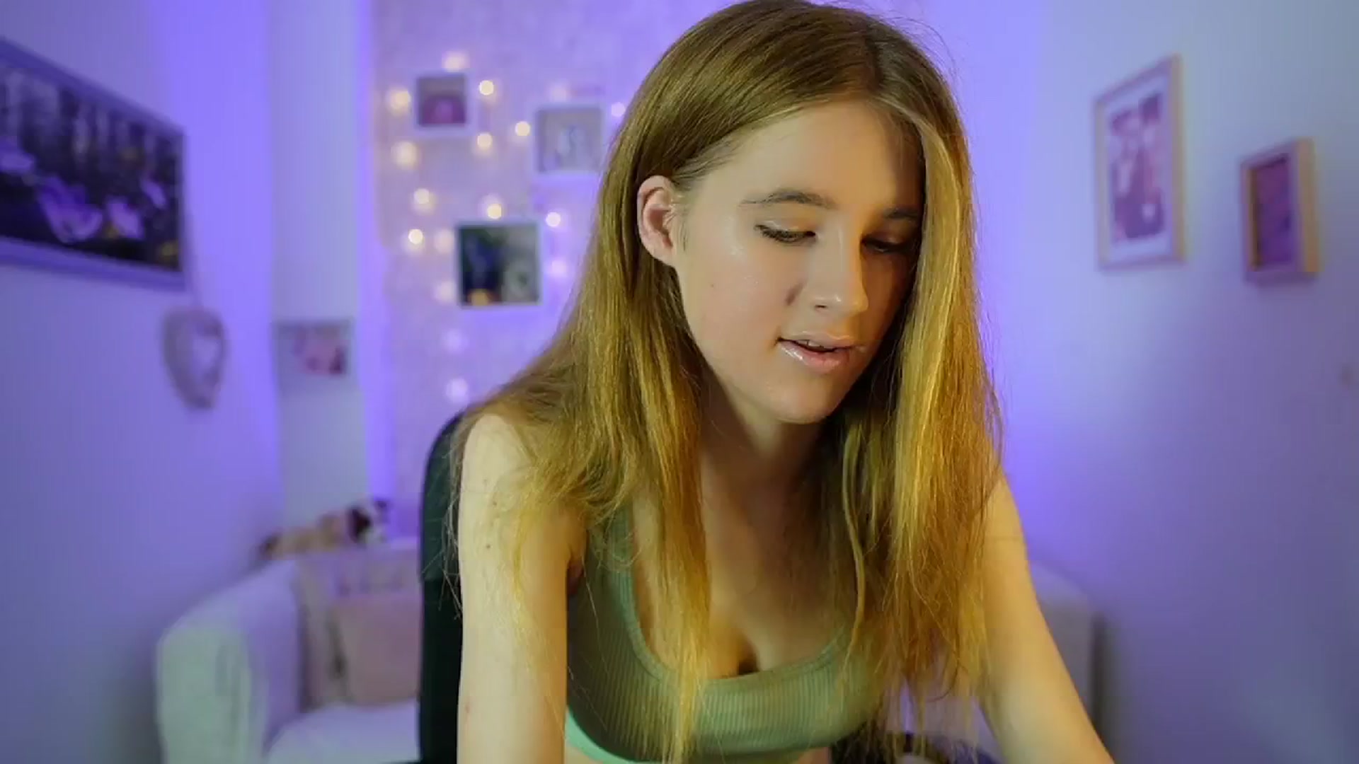 Gallery image thumbnail from Monika_Dee's myfreecams stream on, 06/26/2024, 12:59 image 6 of 20