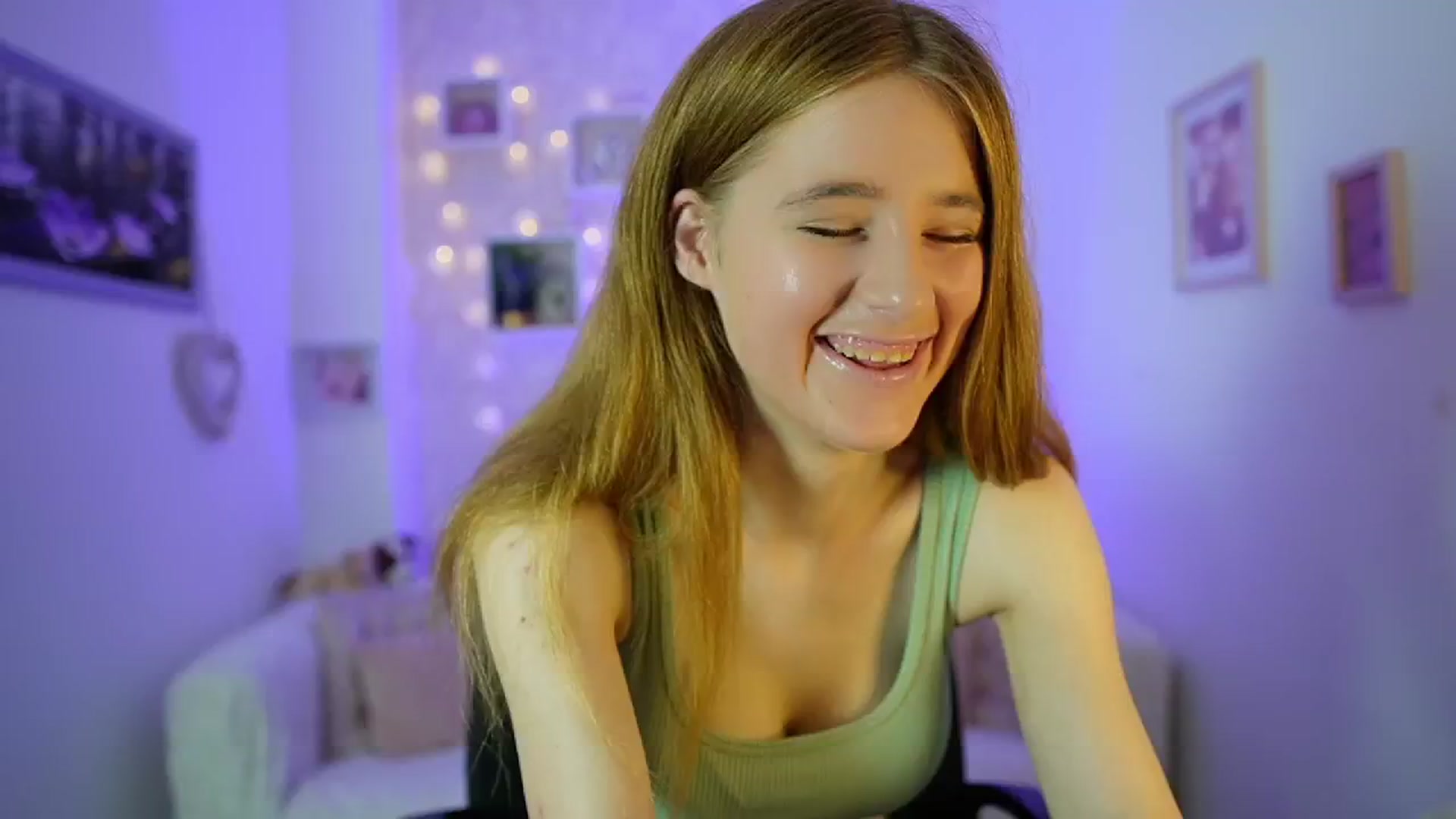 Gallery image thumbnail from Monika_Dee's myfreecams stream on, 06/26/2024, 12:59 image 19 of 20