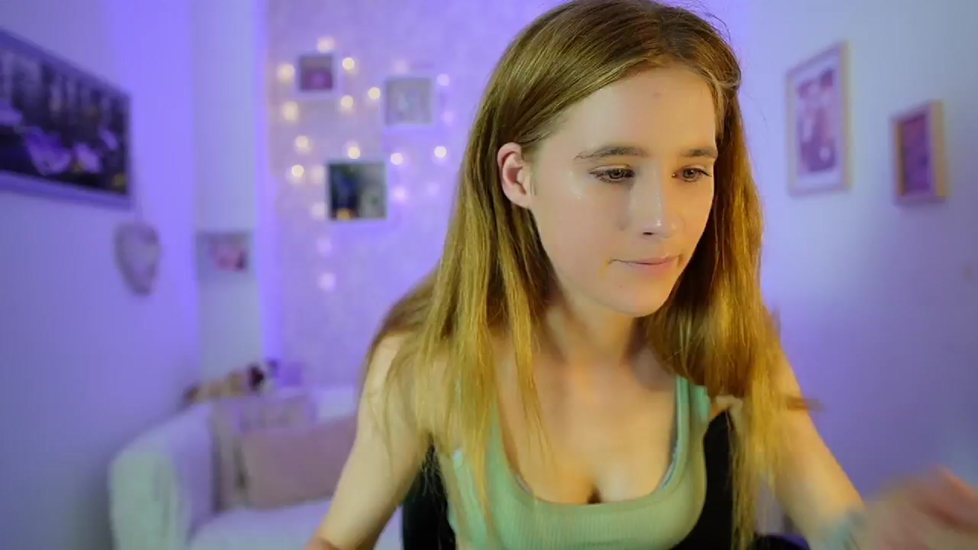 Gallery image thumbnail from Monika_Dee's myfreecams stream on, 06/26/2024, 17:03 image 13 of 20