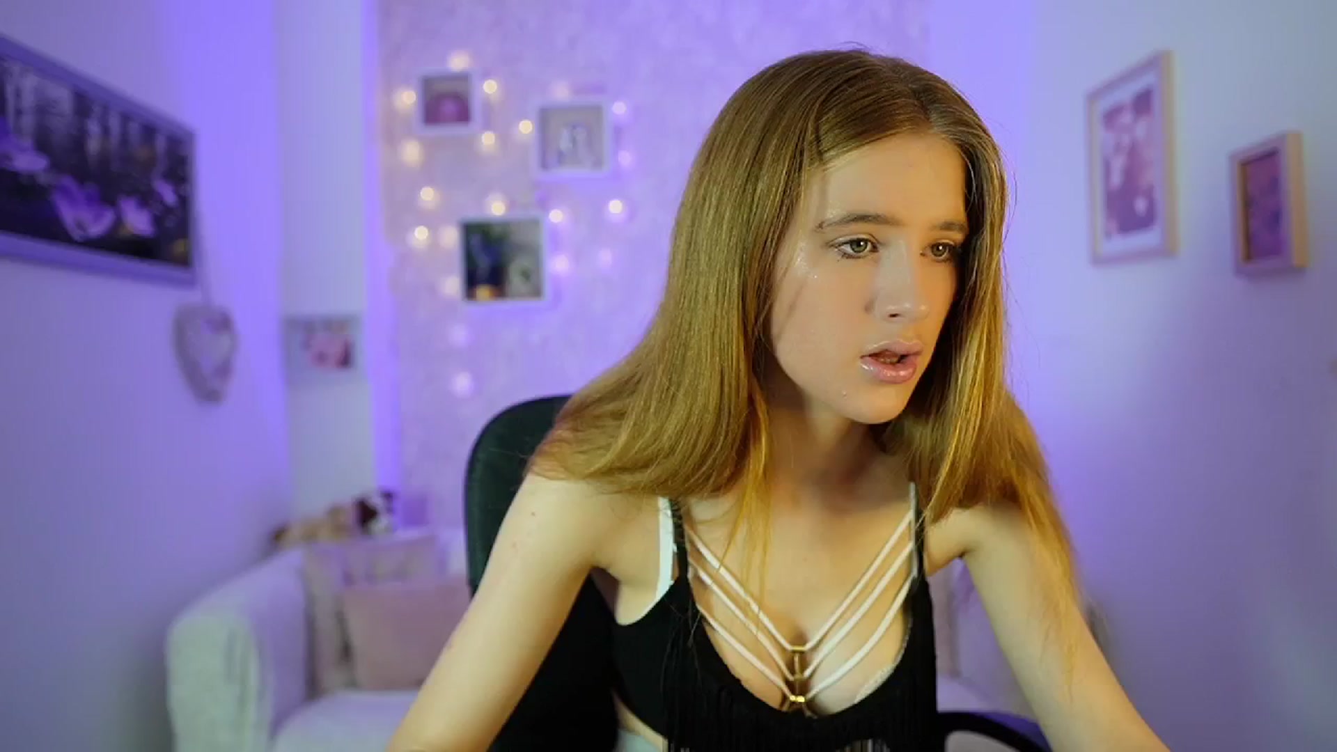 Gallery image thumbnail from Monika_Dee's myfreecams stream on, 06/28/2024, 12:26 image 16 of 20