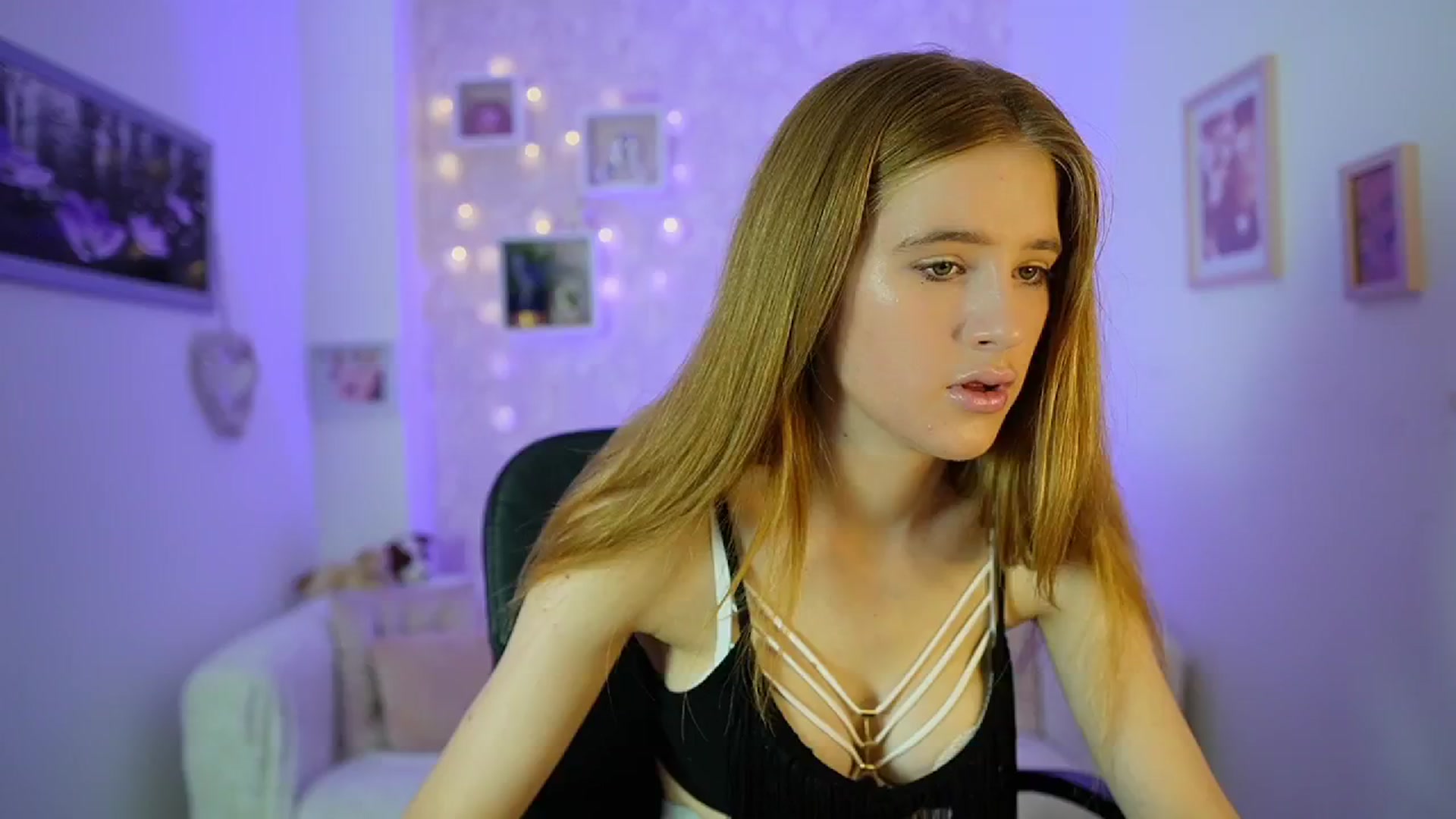 Gallery image thumbnail from Monika_Dee's myfreecams stream on, 06/28/2024, 12:26 image 17 of 20