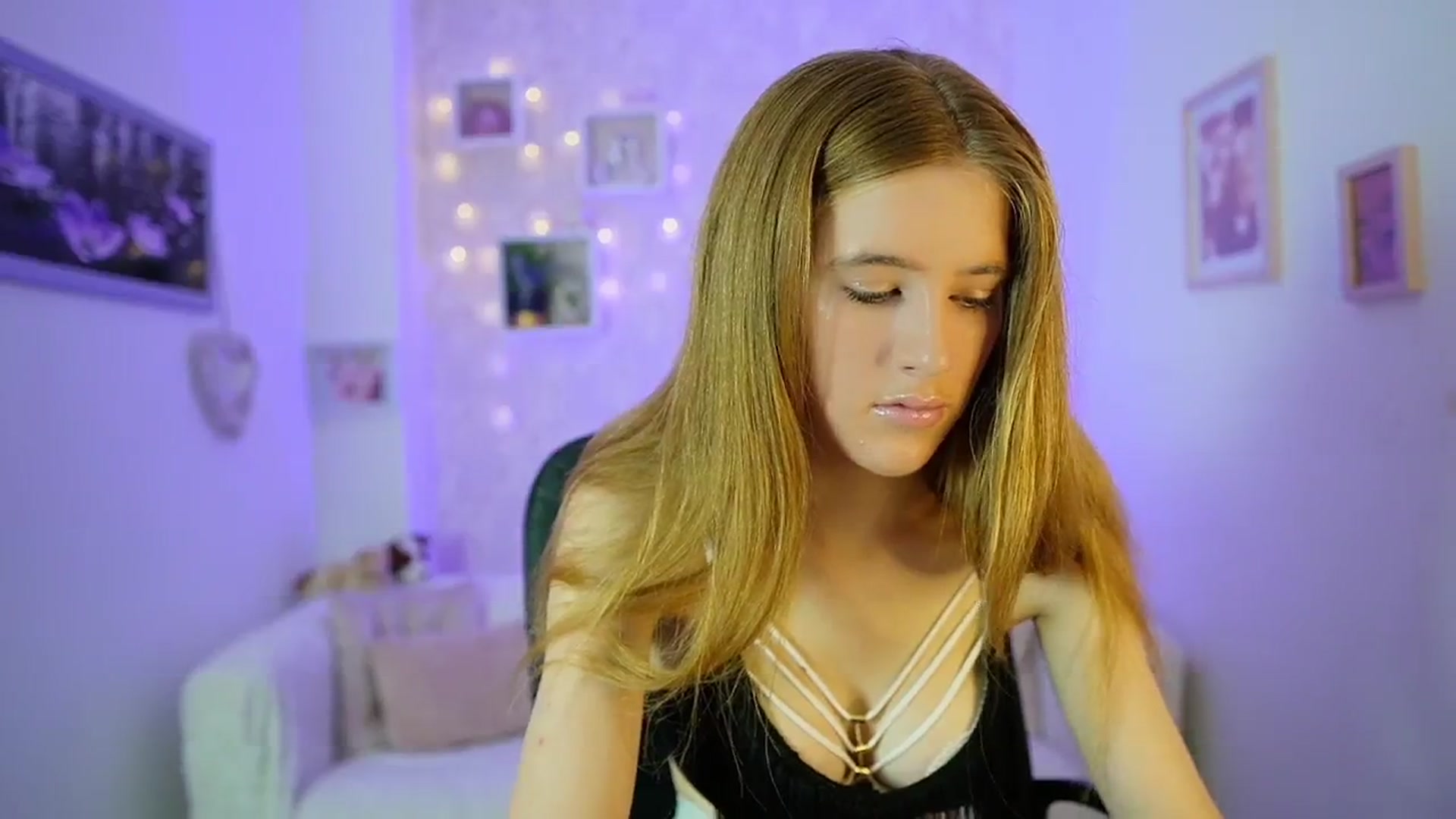 Gallery image thumbnail from Monika_Dee's myfreecams stream on, 06/28/2024, 12:26 image 18 of 20