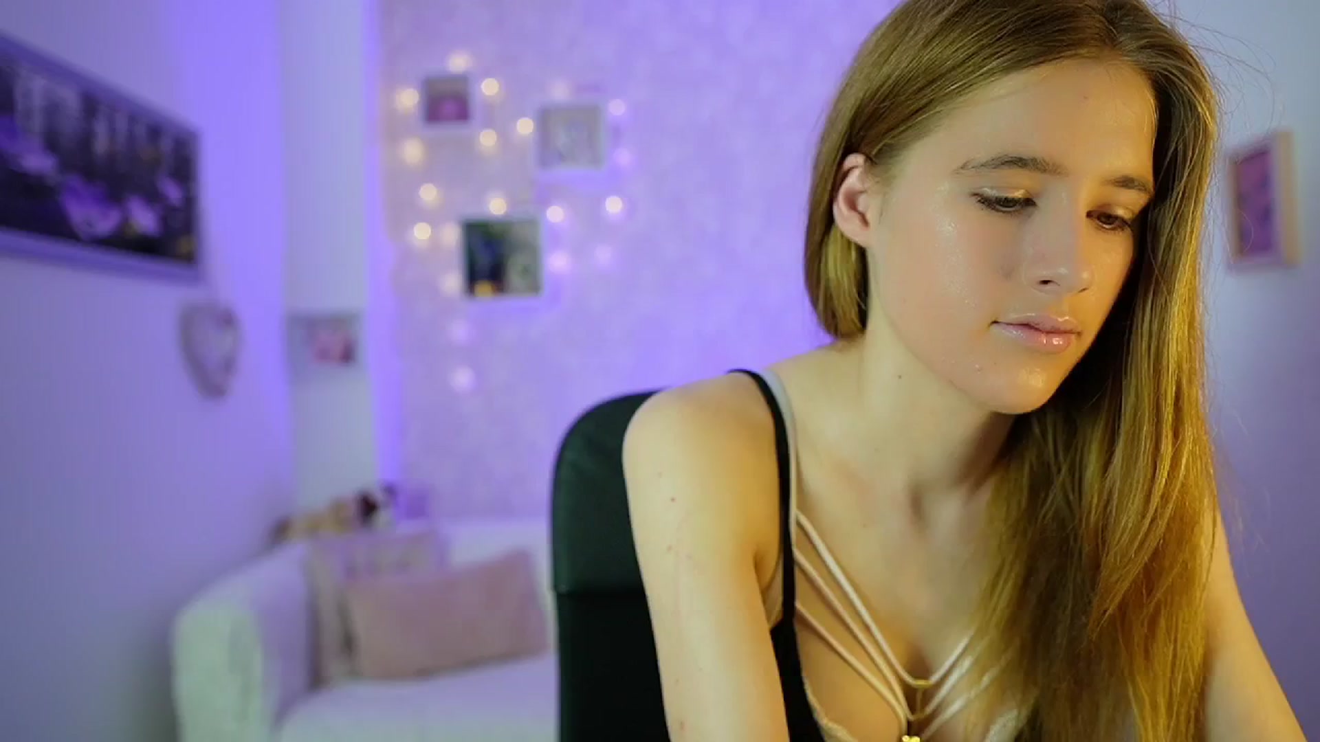 Gallery image thumbnail from Monika_Dee's myfreecams stream on, 06/28/2024, 14:12 image 12 of 20