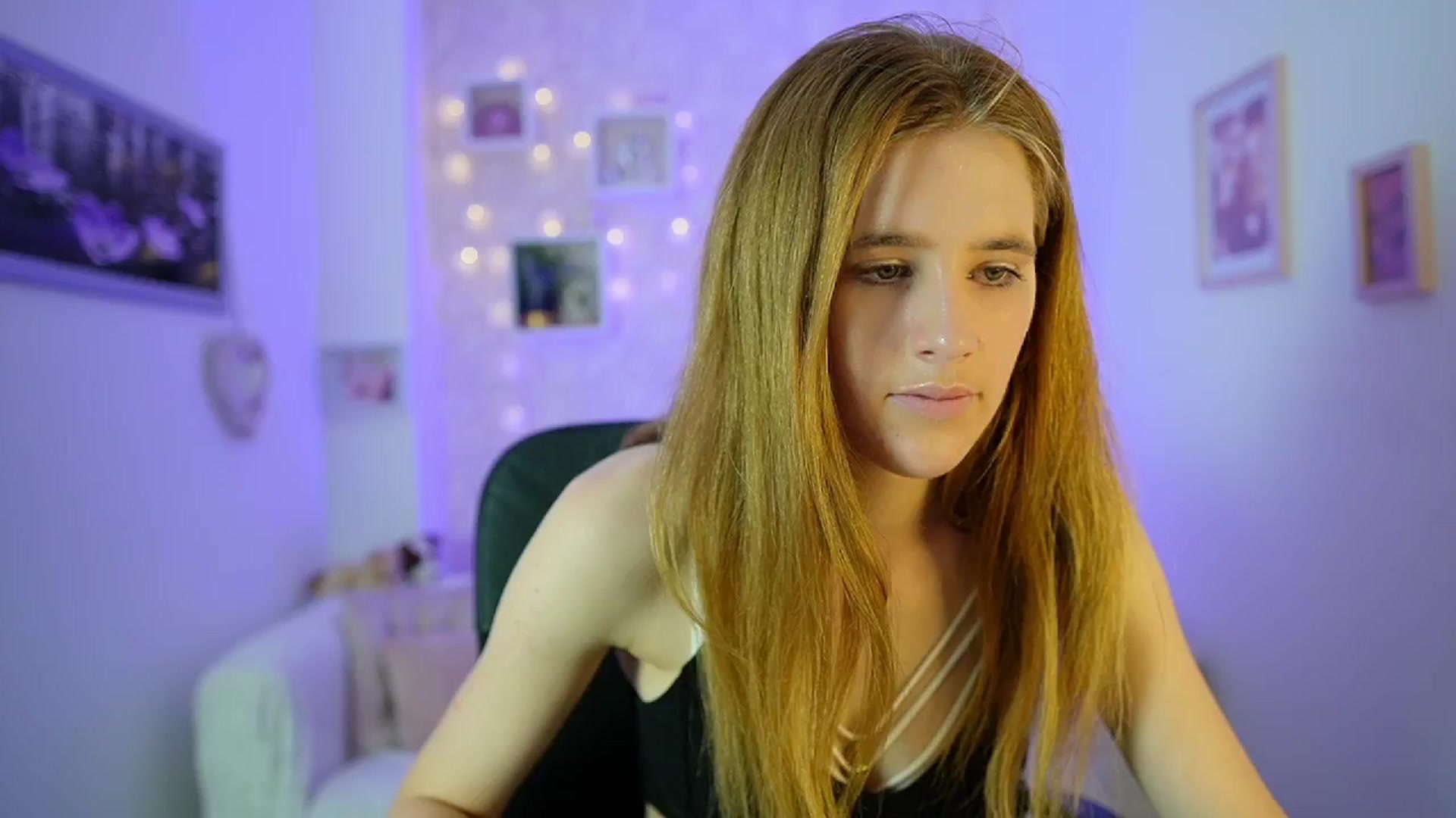 Gallery image thumbnail from Monika_Dee's myfreecams stream on, 06/28/2024, 17:06 image 7 of 20