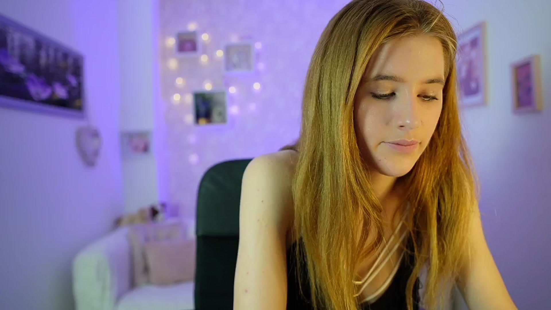 Gallery image thumbnail from Monika_Dee's myfreecams stream on, 06/28/2024, 17:06 image 1 of 20