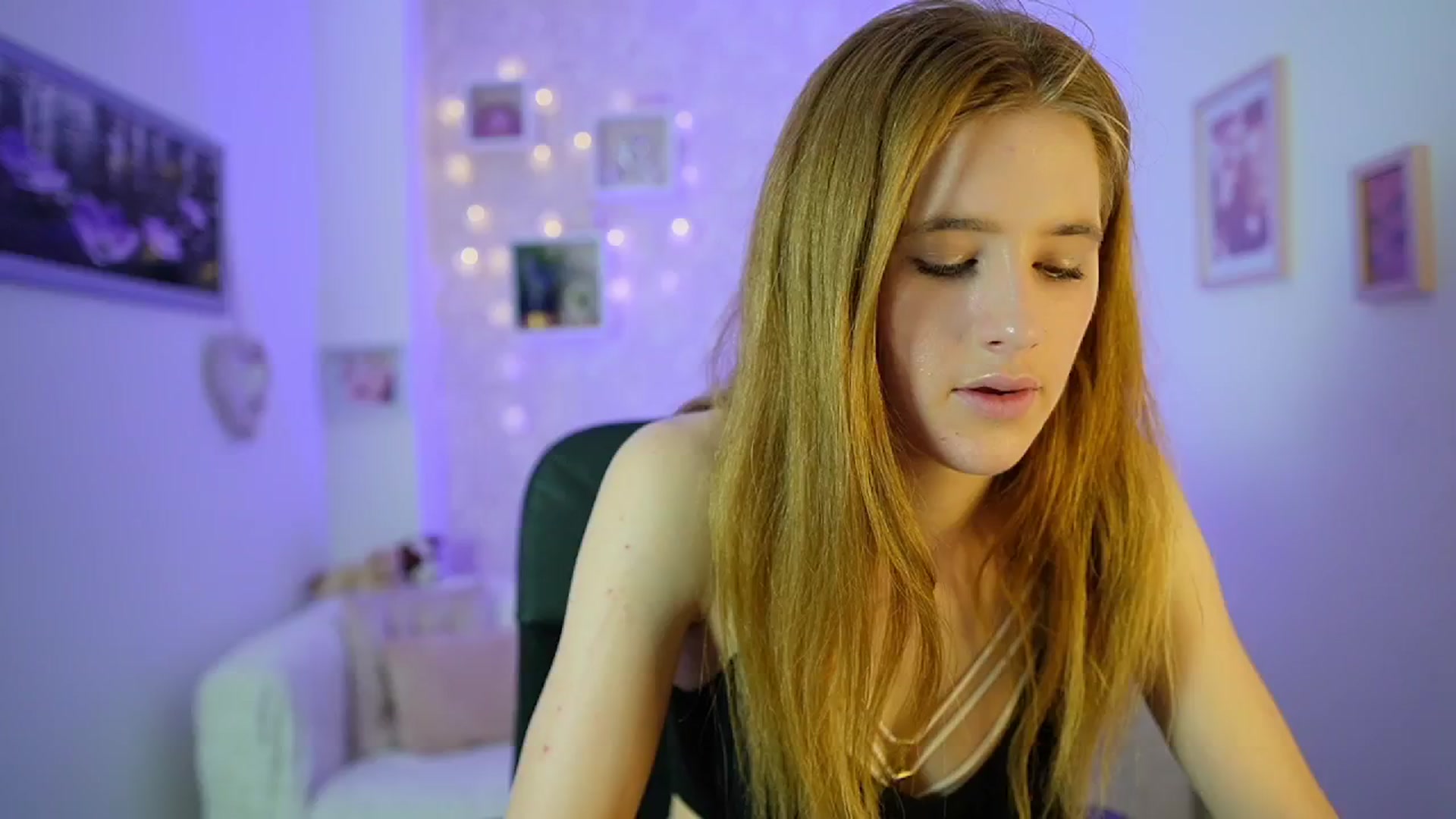 Gallery image thumbnail from Monika_Dee's myfreecams stream on, 06/28/2024, 17:06 image 3 of 20