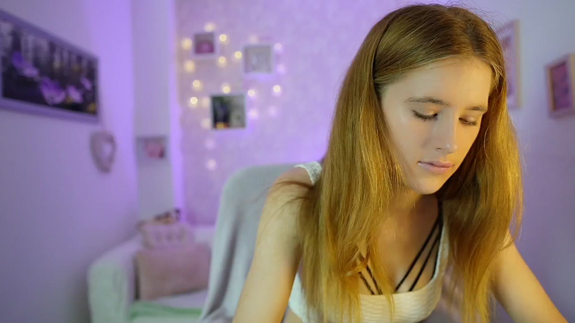 Gallery image thumbnail from Monika_Dee's myfreecams stream on, 07/17/2024, 14:50 image 6 of 20