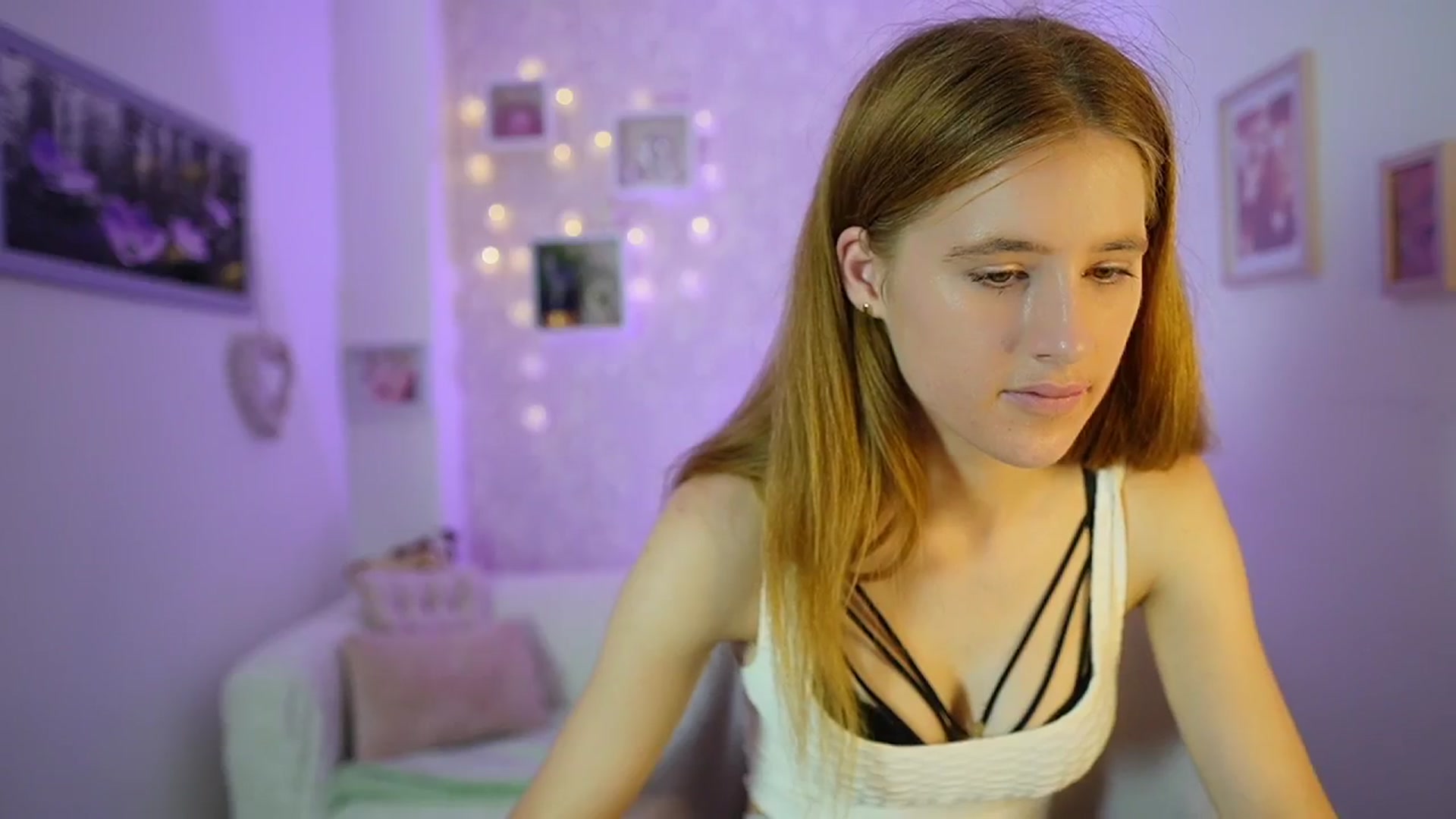 Gallery image thumbnail from Monika_Dee's myfreecams stream on, 07/17/2024, 16:17 image 7 of 20