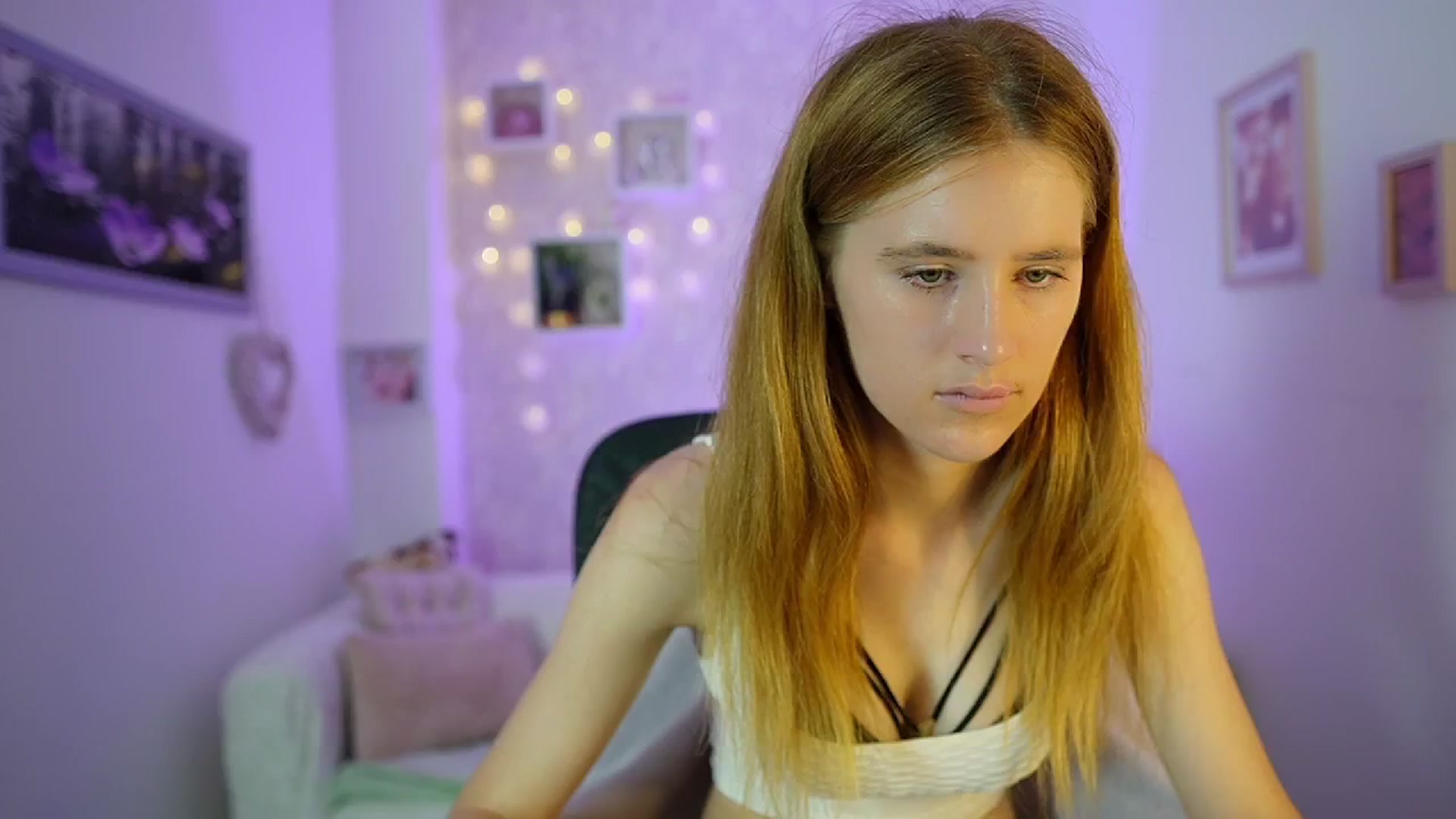 Gallery image thumbnail from Monika_Dee's myfreecams stream on, 07/17/2024, 16:17 image 15 of 20