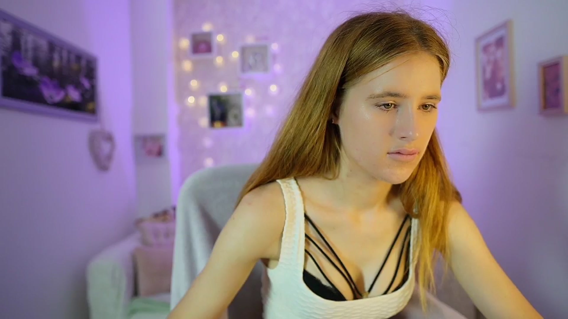 Gallery image thumbnail from Monika_Dee's myfreecams stream on, 07/17/2024, 16:17 image 5 of 20