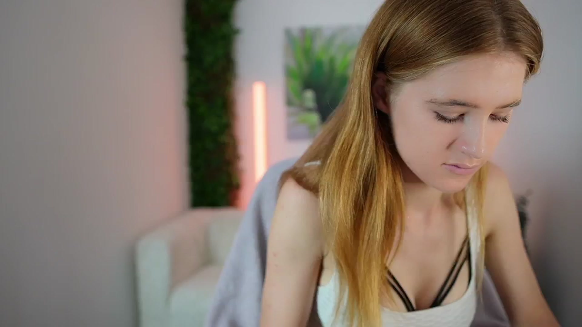 Gallery image thumbnail from Monika_Dee's myfreecams stream on, 07/21/2024, 14:50 image 16 of 20