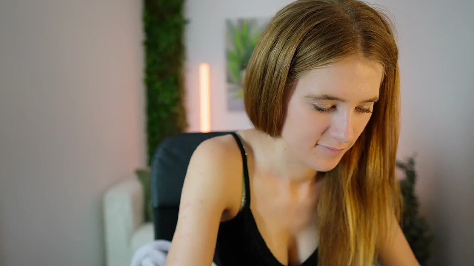 Gallery image thumbnail from Monika_Dee's myfreecams stream on, 07/24/2024, 17:00 image 14 of 20