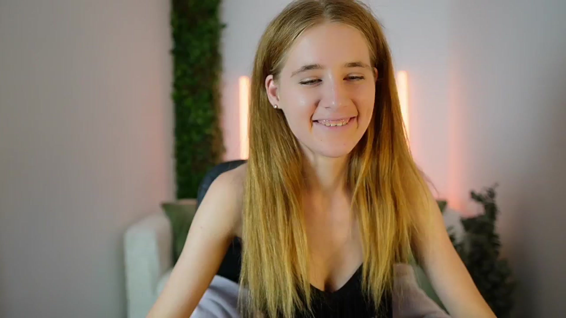 Gallery image thumbnail from Monika_Dee's myfreecams stream on, 07/24/2024, 17:00 image 8 of 20