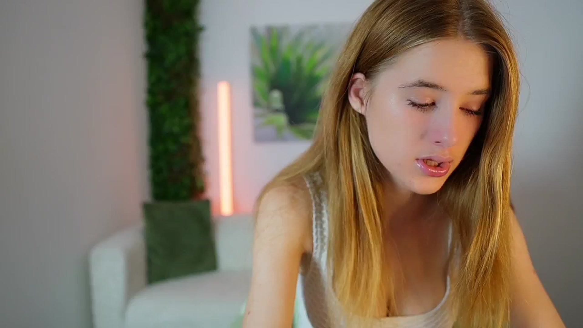 Gallery image thumbnail from Monika_Dee's myfreecams stream on, 08/12/2024, 12:41 image 5 of 20