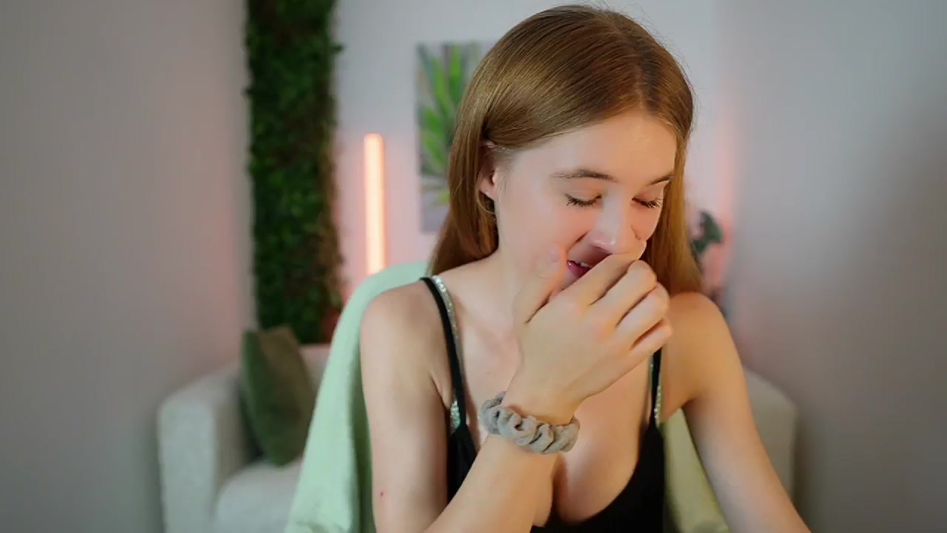Gallery image thumbnail from Monika_Dee's myfreecams stream on, 08/14/2024, 15:33 image 12 of 20