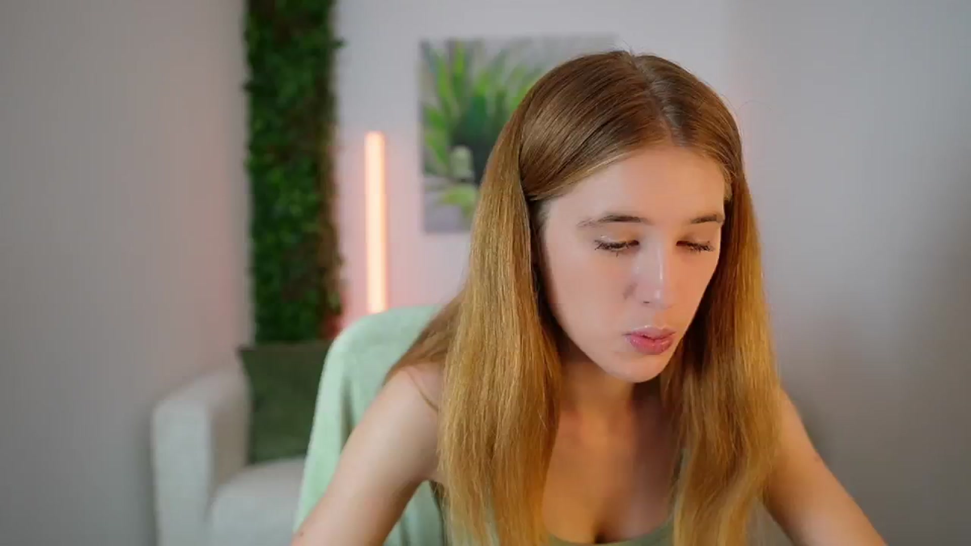 Gallery image thumbnail from Monika_Dee's myfreecams stream on, 08/21/2024, 14:31 image 9 of 20