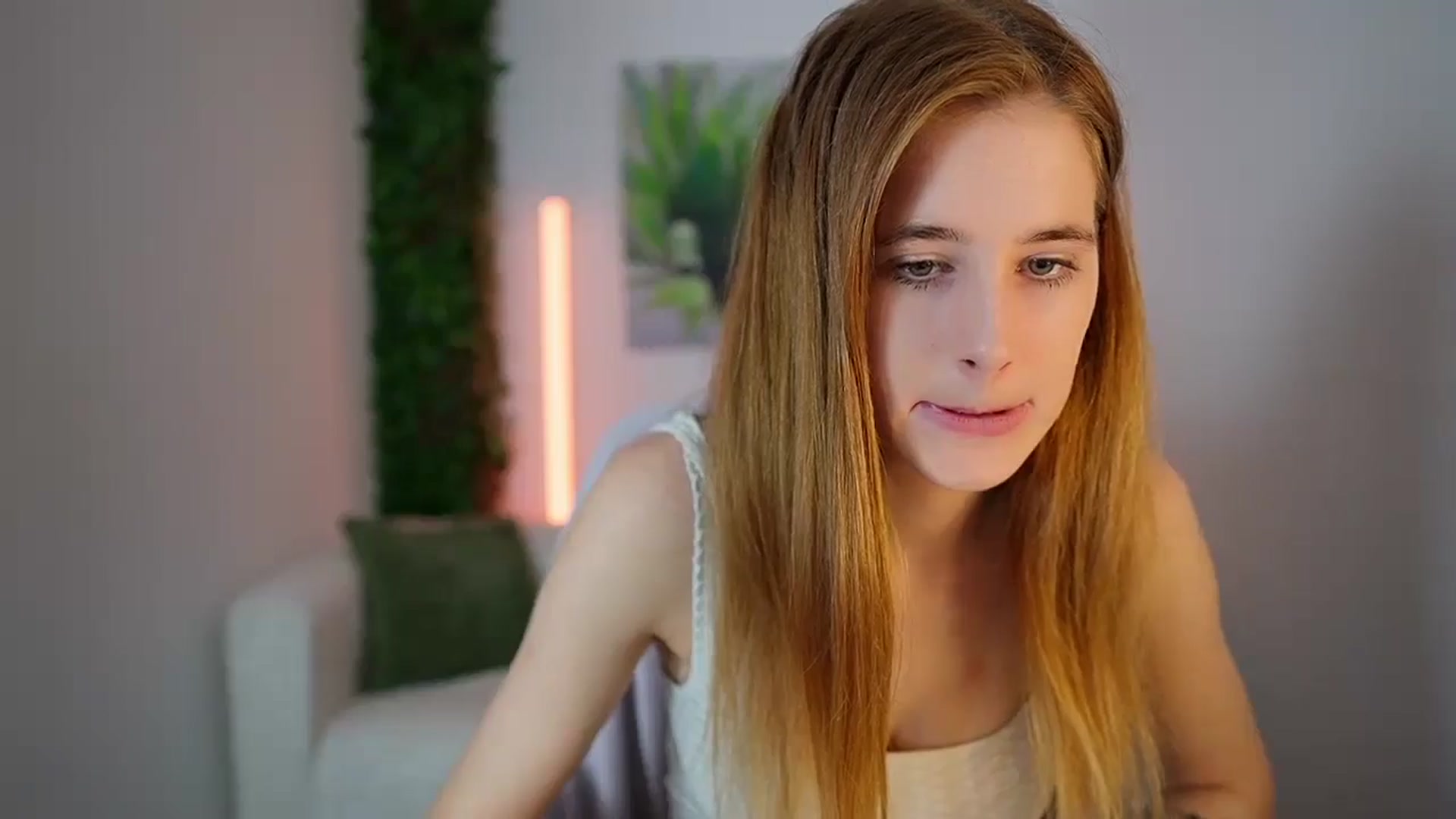 Gallery image thumbnail from Monika_Dee's myfreecams stream on, 11/18/2024, 17:34 image 6 of 20