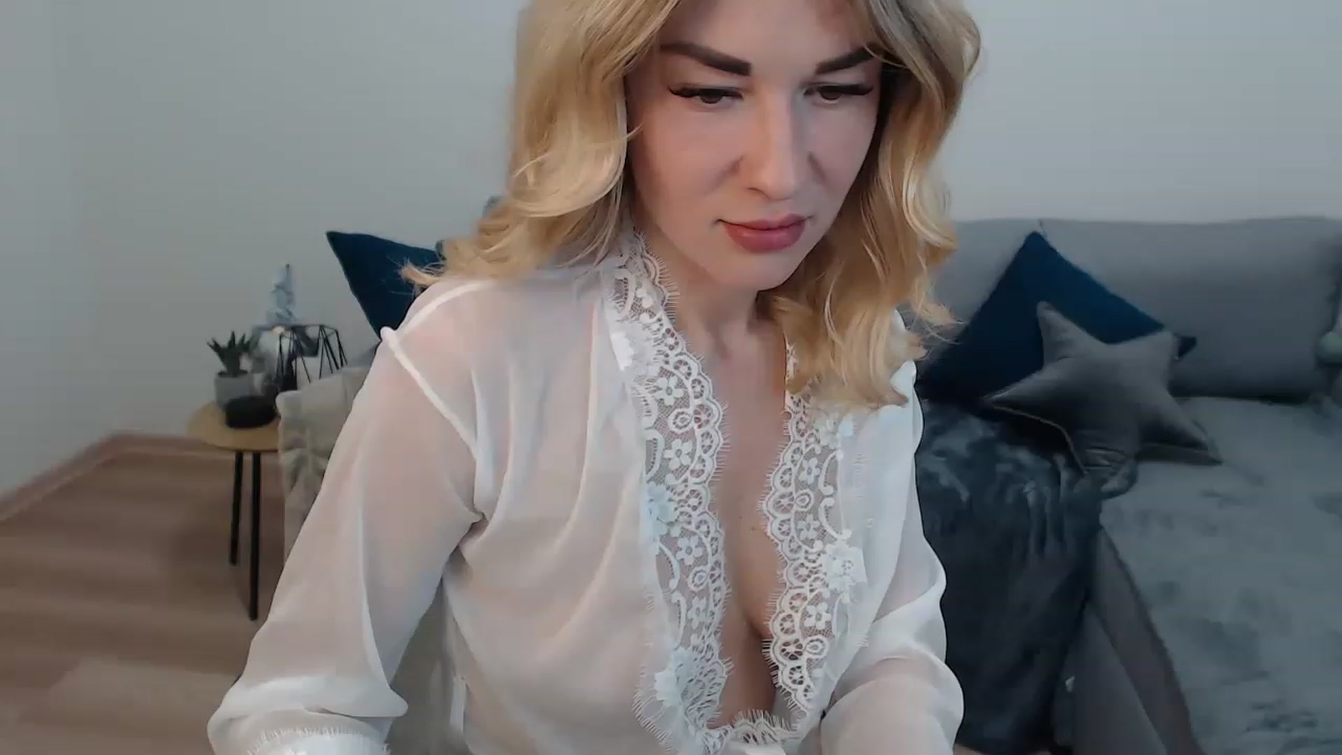 Gallery image thumbnail from Monika_Silver's myfreecams stream on, 12/23/2022, 15:43 image 5 of 20