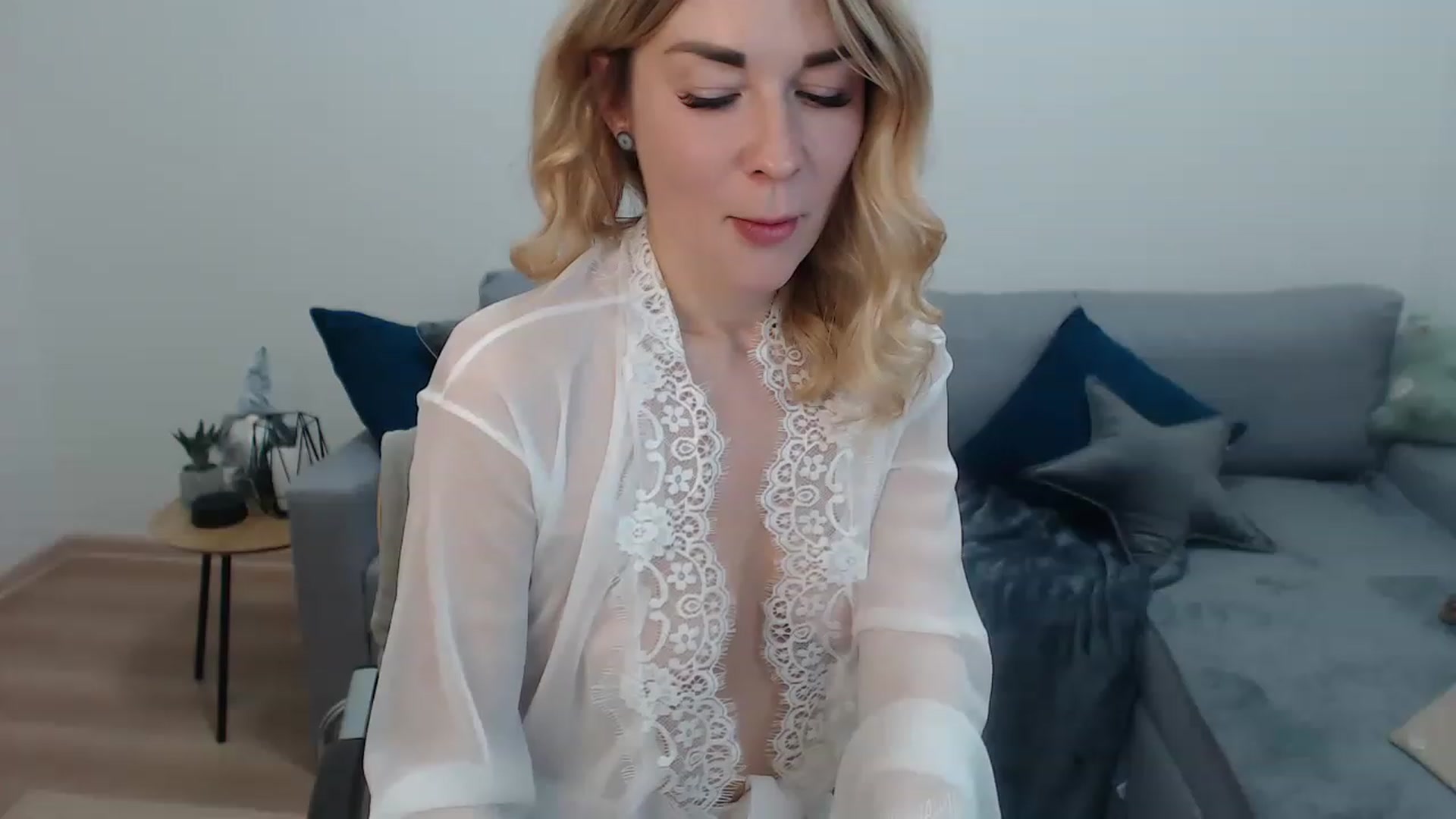 Gallery image thumbnail from Monika_Silver's myfreecams stream on, 12/23/2022, 17:17 image 12 of 20