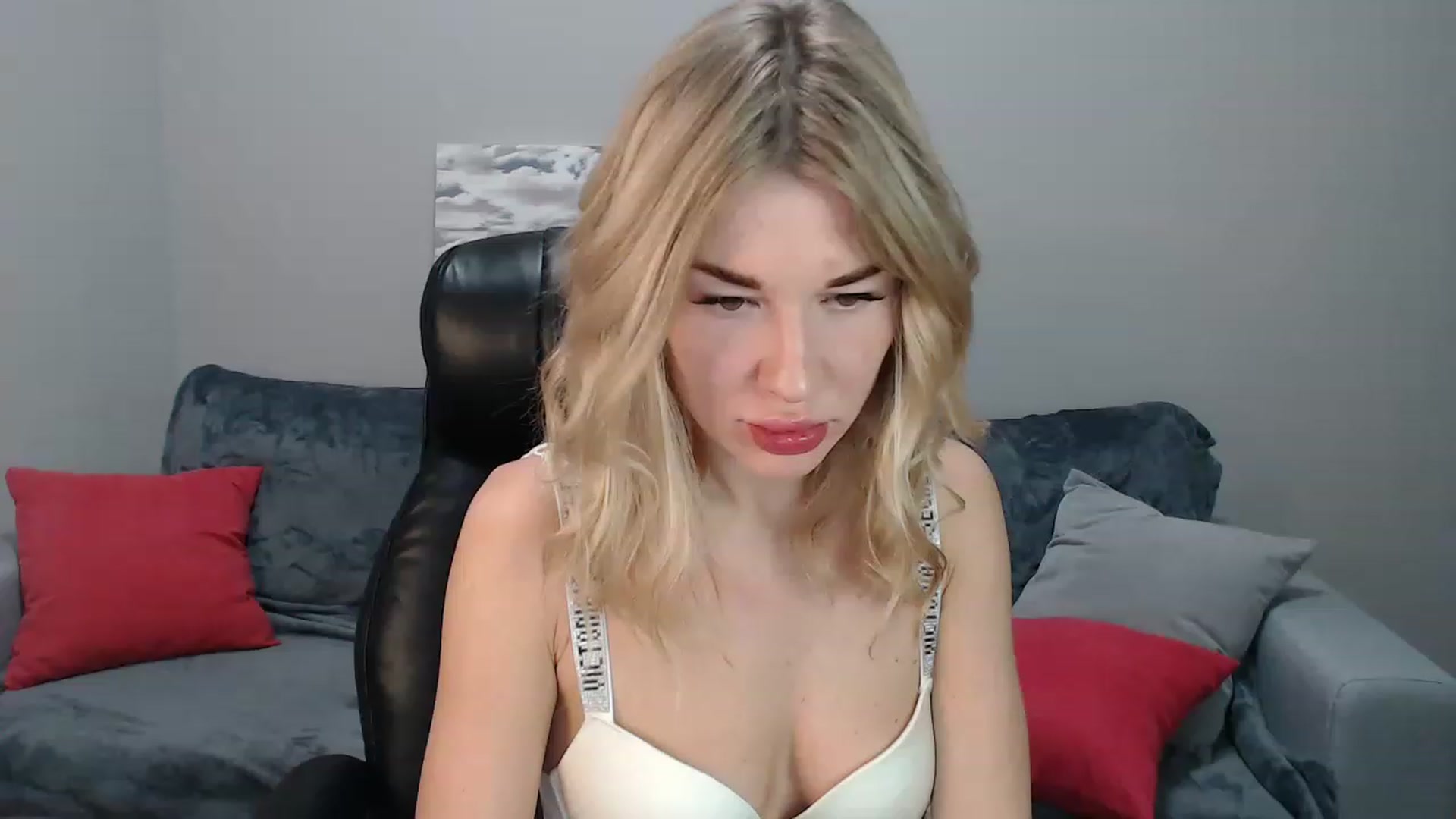 Gallery image thumbnail from Monika_Silver's myfreecams stream on, 02/01/2023, 16:16 image 20 of 20