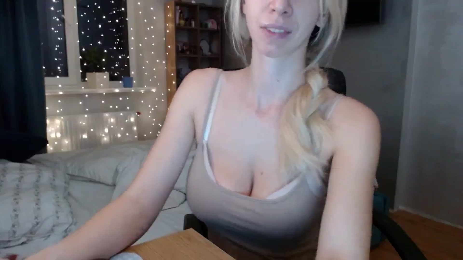 Gallery image thumbnail from Monika_lucci's myfreecams stream on, 11/20/2023, 17:51 image 13 of 20