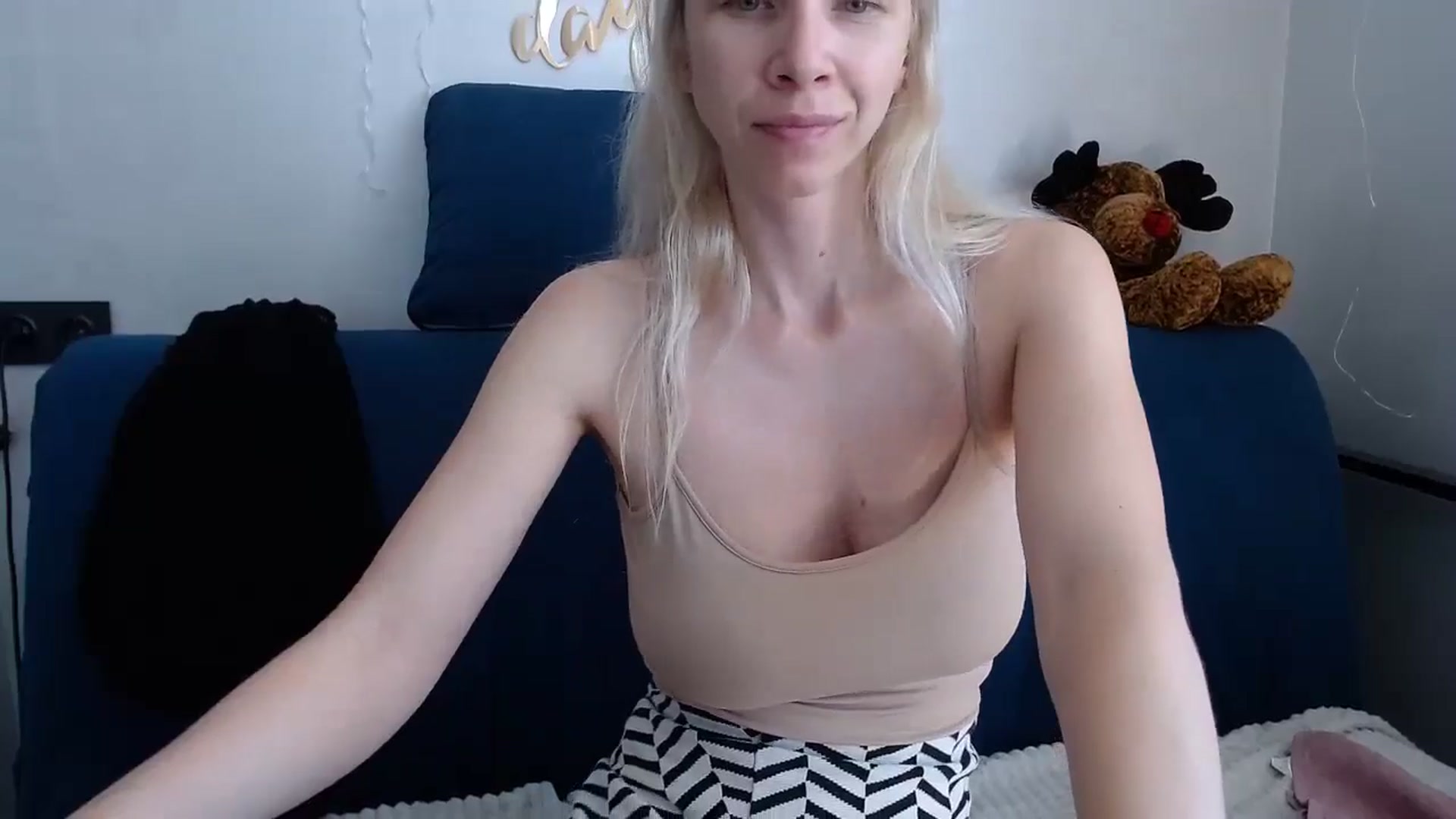 Gallery image thumbnail from Monika_lucci's myfreecams stream on, 05/24/2024, 12:44 image 16 of 20