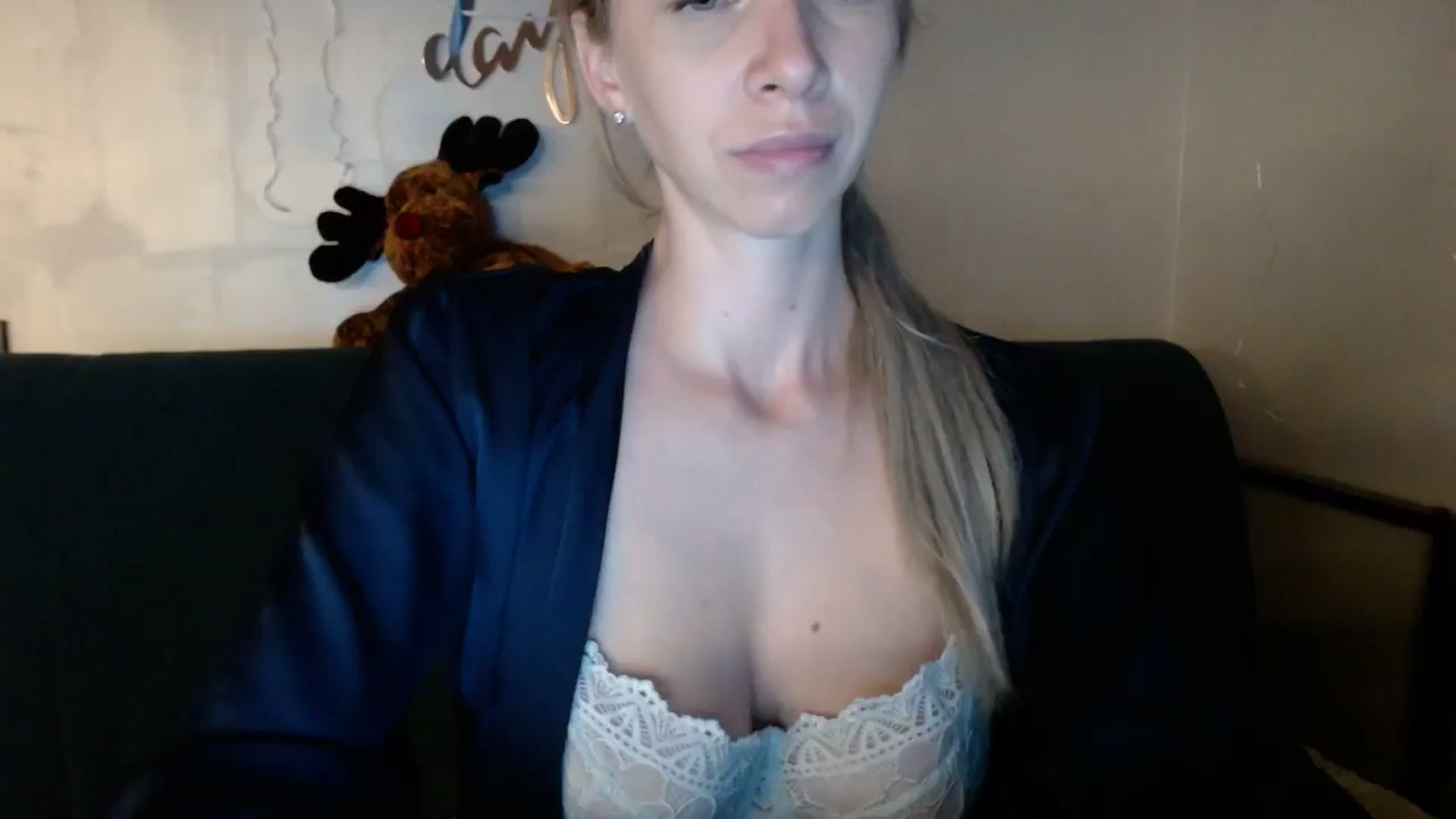 Gallery image thumbnail from Monika_lucci's myfreecams stream on, 06/04/2024, 17:48 image 17 of 20