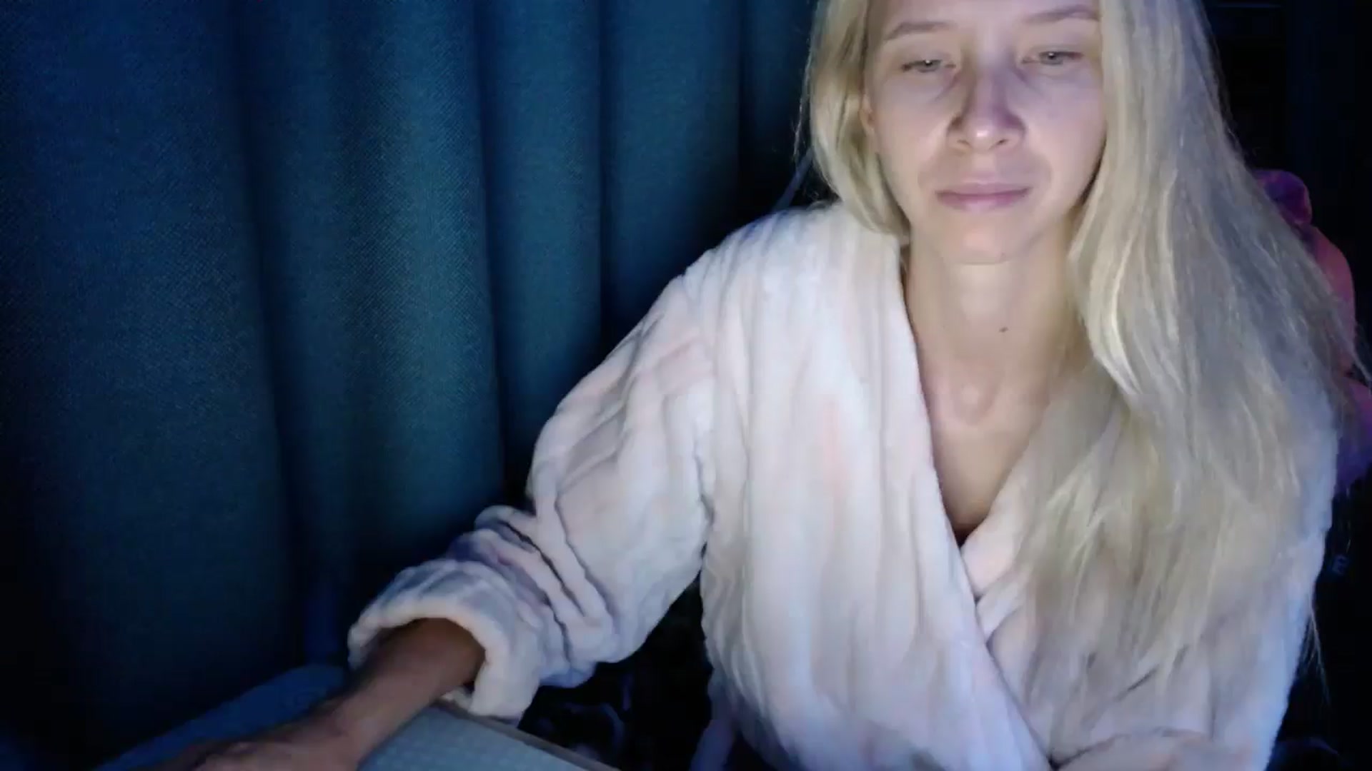 Gallery image thumbnail from Monika_lucci's myfreecams stream on, 10/14/2024, 20:11 image 2 of 20