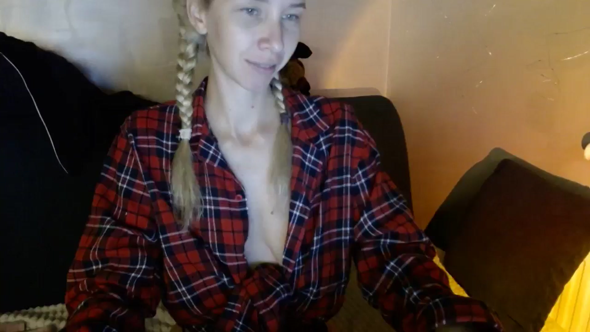Gallery image thumbnail from Monika_lucci's myfreecams stream on, 10/19/2024, 16:59 image 15 of 20