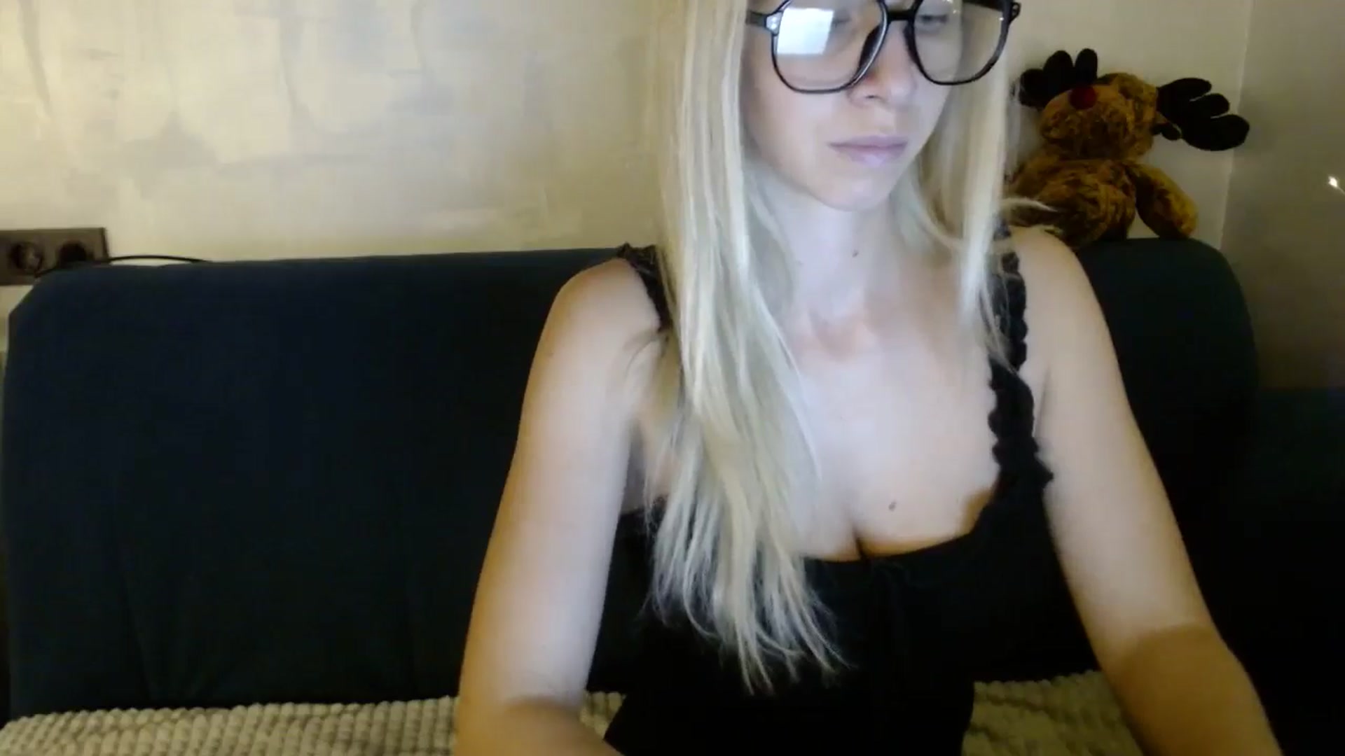 Gallery image thumbnail from Monika_lucci's myfreecams stream on, 11/25/2024, 15:55 image 15 of 20