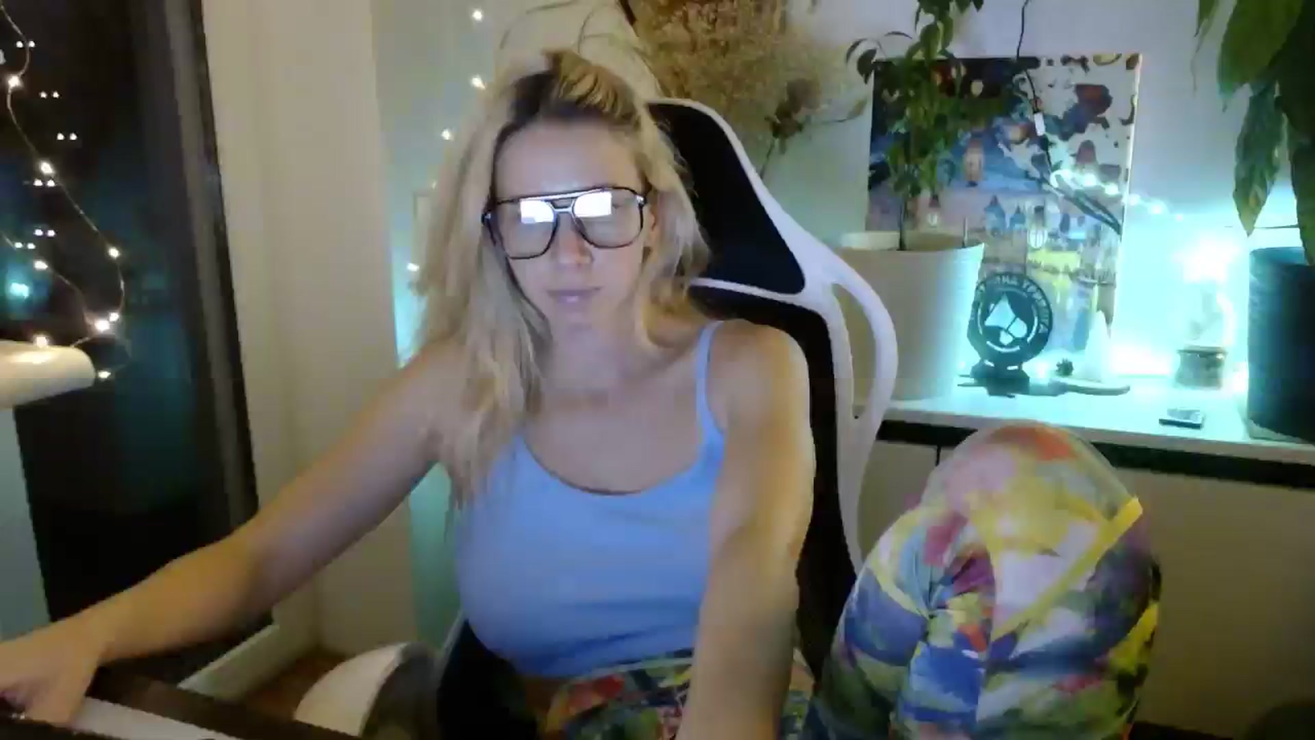 Gallery image thumbnail from Monika_lucci's myfreecams stream on, 11/26/2024, 21:25 image 10 of 20
