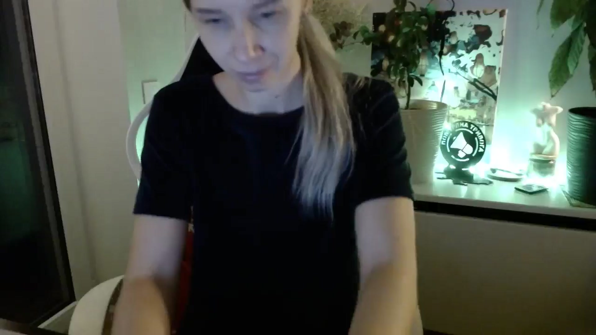Gallery image thumbnail from Monika_lucci's myfreecams stream on, 12/12/2024, 16:21 image 10 of 20