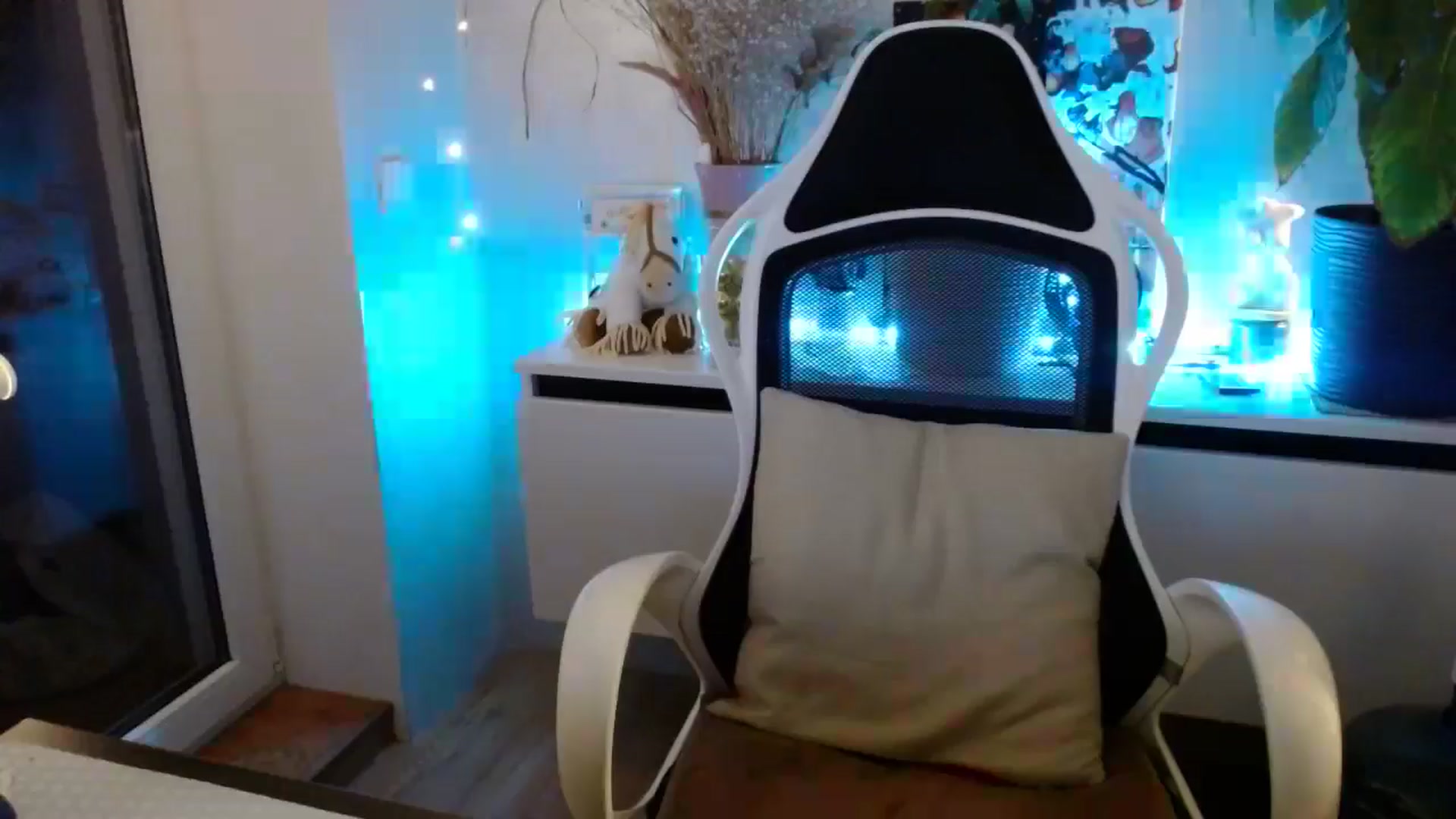 Gallery image thumbnail from Monika_lucci's myfreecams stream on, 12/23/2024, 16:56 image 20 of 20