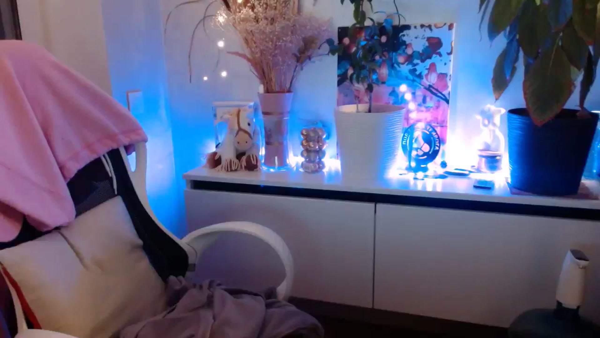 Gallery image thumbnail from Monika_lucci's myfreecams stream on, 12/26/2024, 20:09 image 4 of 20