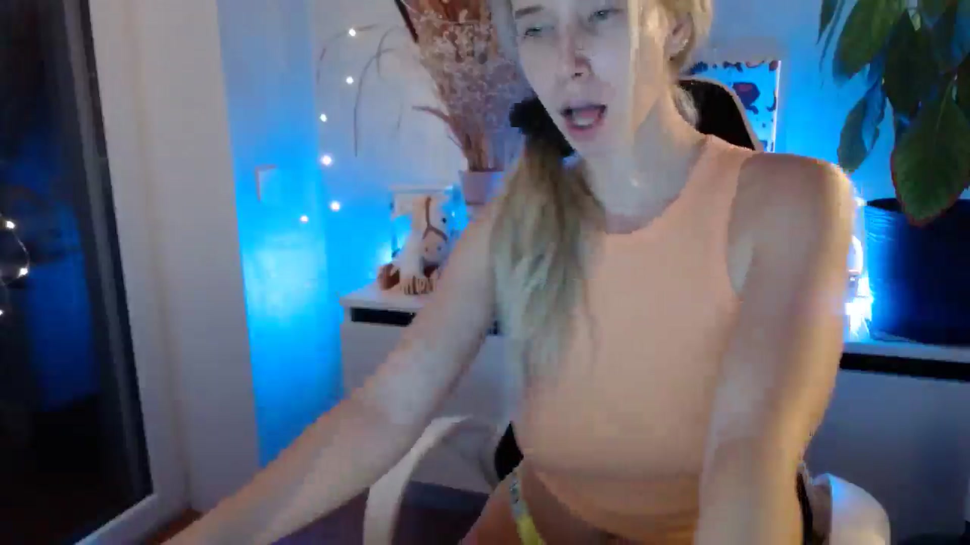 Gallery image thumbnail from Monika_lucci's myfreecams stream on, 12/28/2024, 19:43 image 2 of 20