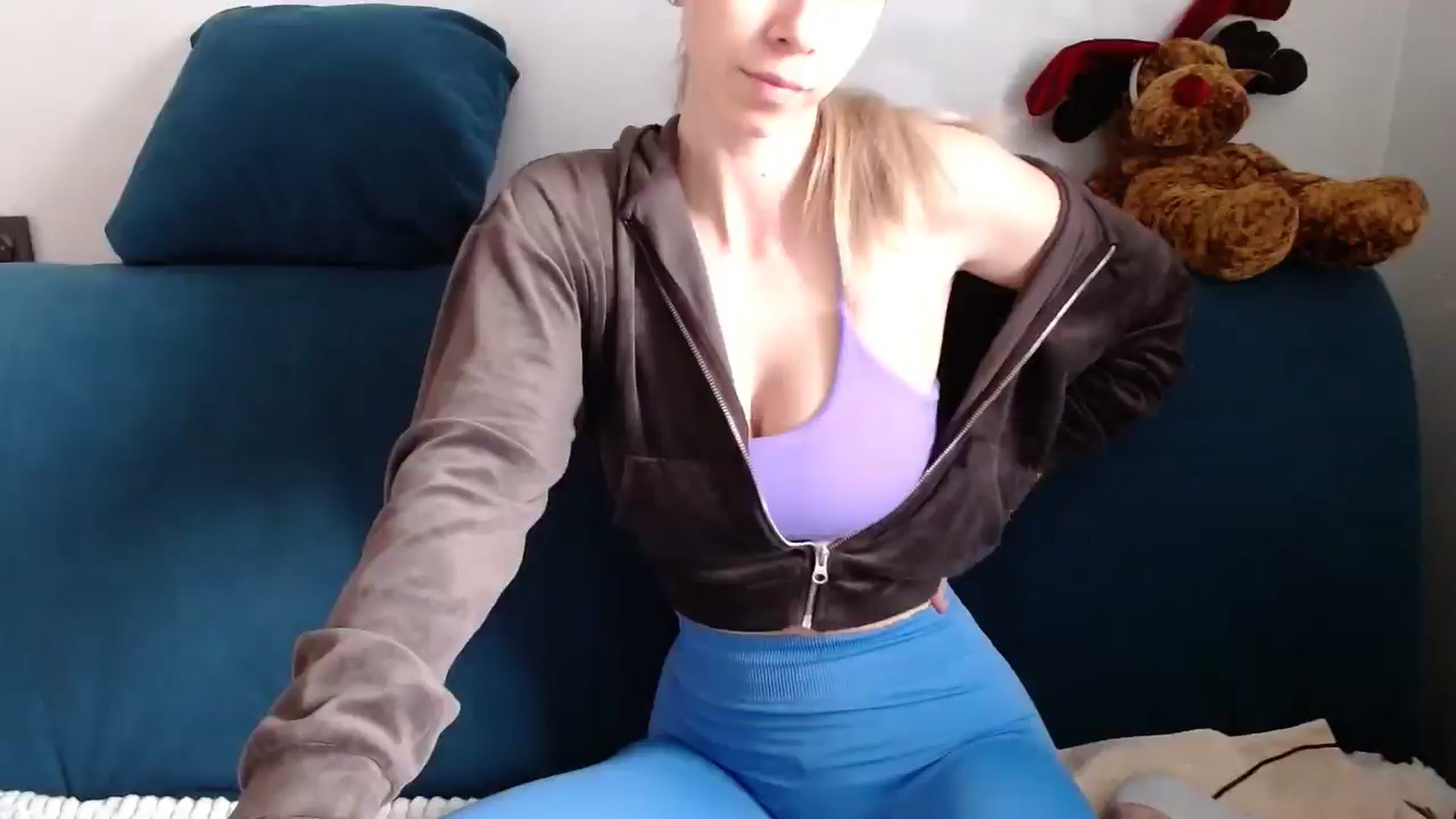 Gallery image thumbnail from Monika_lucci's myfreecams stream on, 05/15/2025, 15:31 image 18 of 20