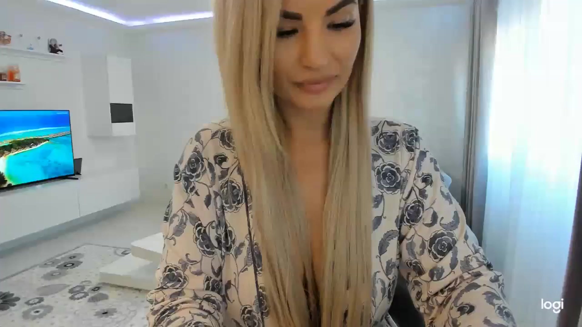 Gallery image thumbnail from MoniqSexy's myfreecams stream on, 10/03/2023, 15:27 image 11 of 20