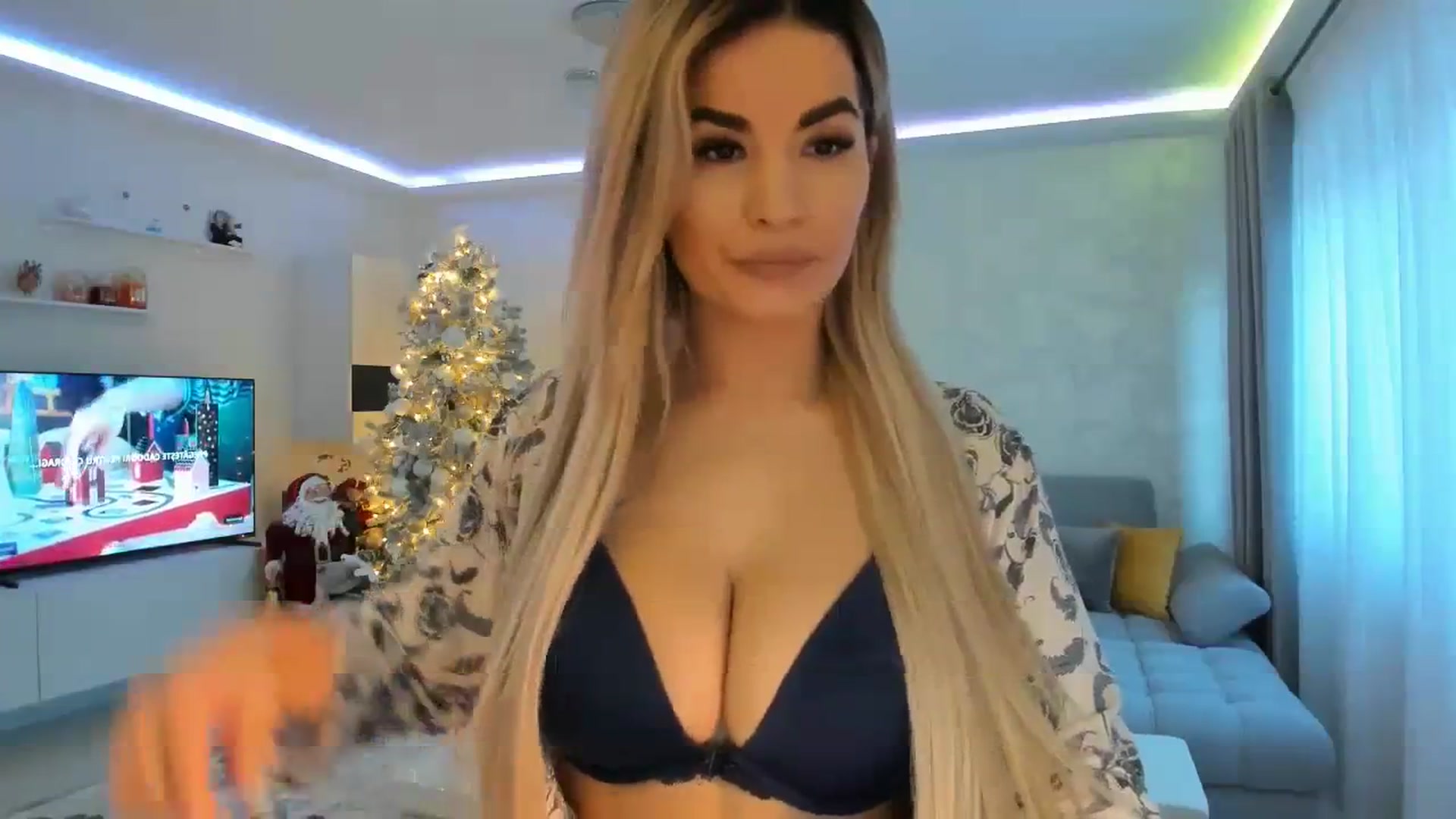 Gallery image thumbnail from MoniqSexy's myfreecams stream on, 12/27/2023, 14:08 image 2 of 20