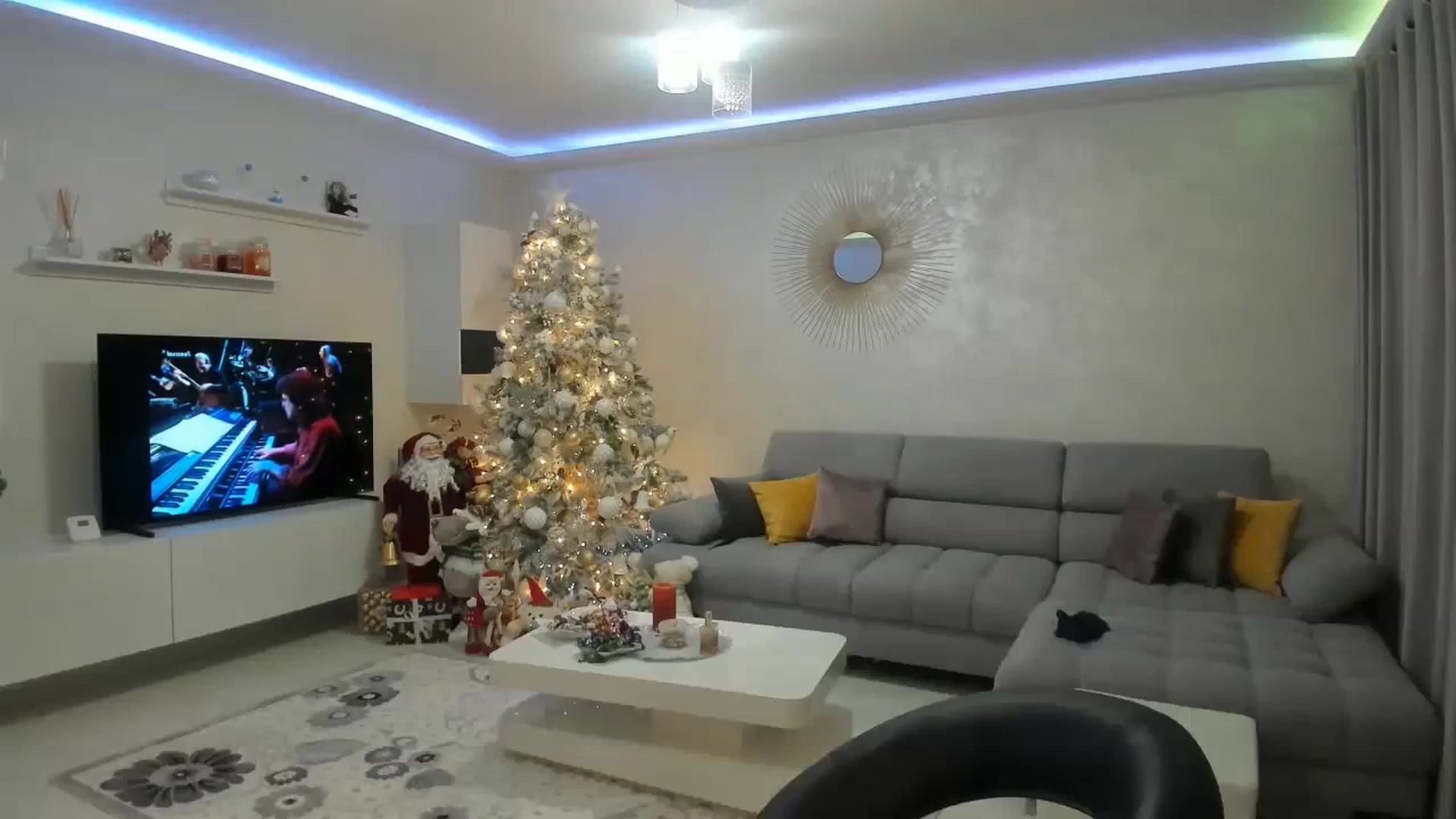 Gallery image thumbnail from MoniqSexy's myfreecams stream on, 12/27/2023, 15:56 image 14 of 20
