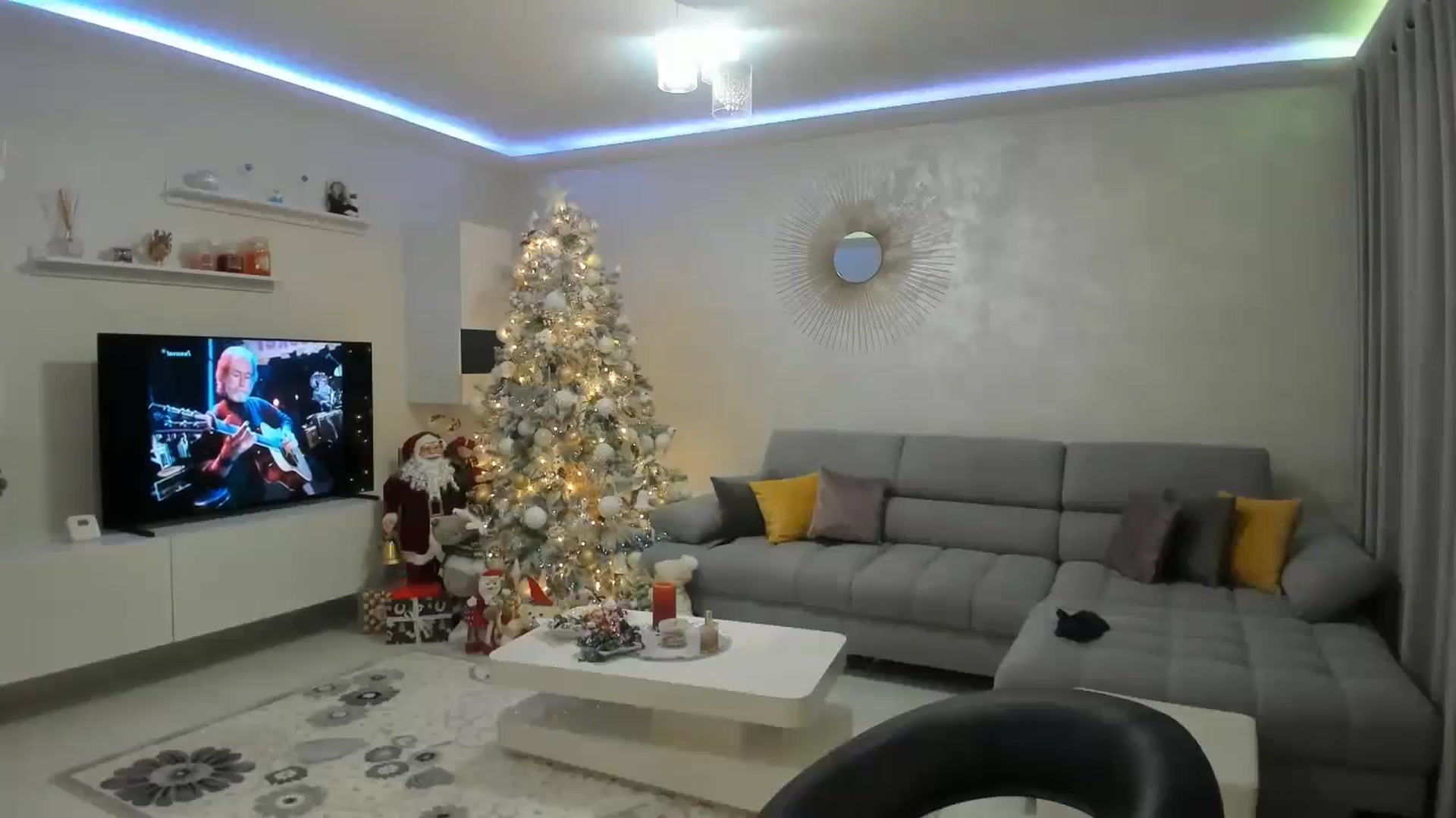 Gallery image thumbnail from MoniqSexy's myfreecams stream on, 12/27/2023, 15:56 image 13 of 20