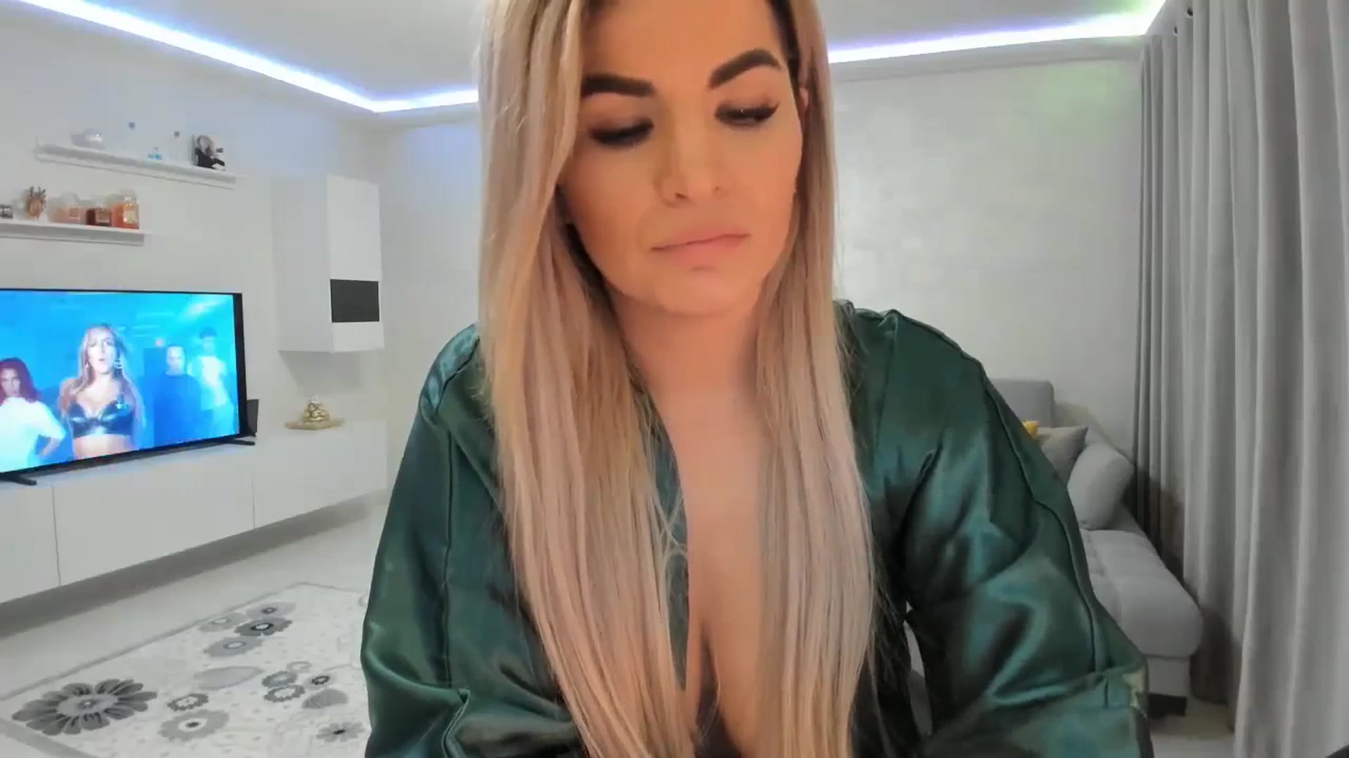 Gallery image thumbnail from MoniqSexy's myfreecams stream on, 01/16/2024, 18:58 image 3 of 20