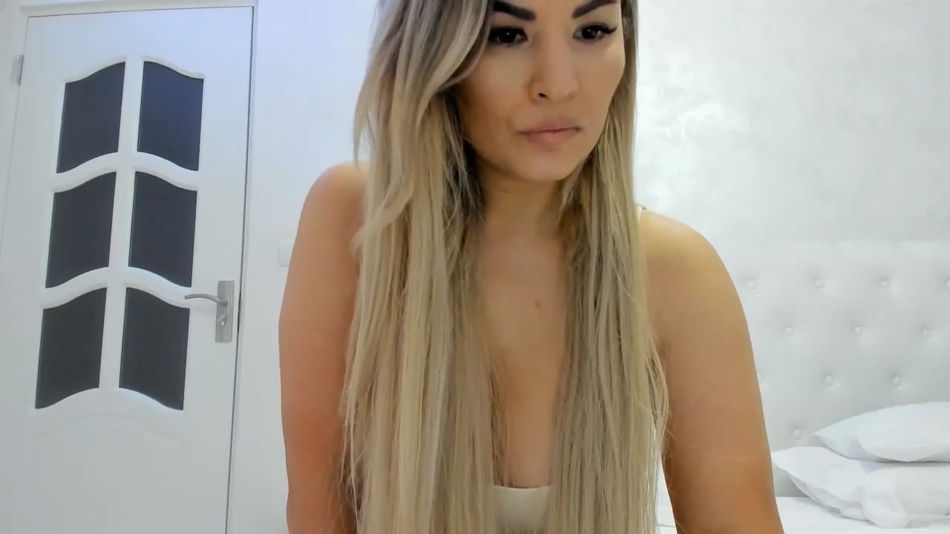 Gallery image thumbnail from MoniqSexy's myfreecams stream on, 07/04/2024, 20:31 image 7 of 20