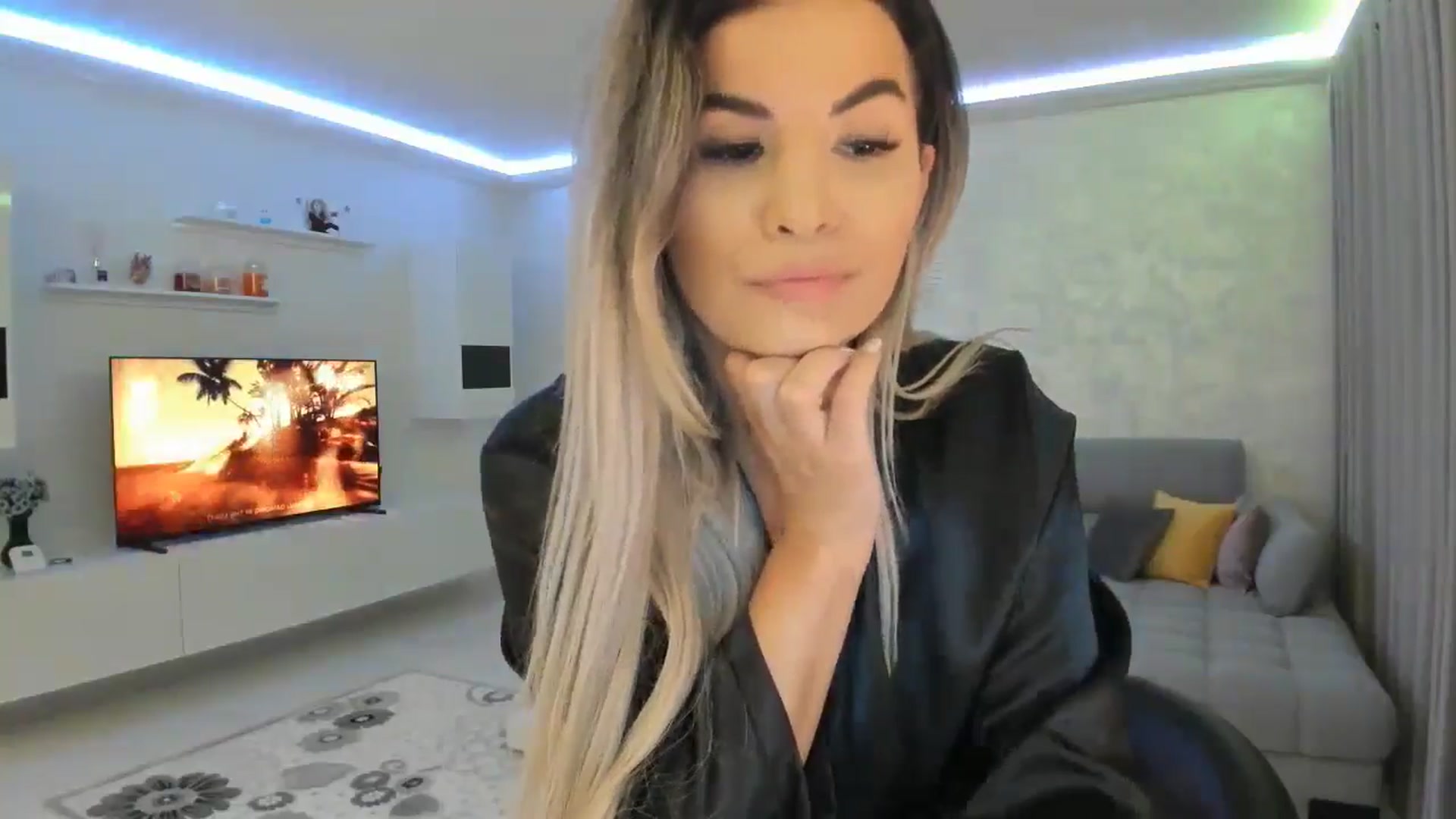 Gallery image thumbnail from MoniqSexy's myfreecams stream on, 11/06/2024, 20:47 image 16 of 20