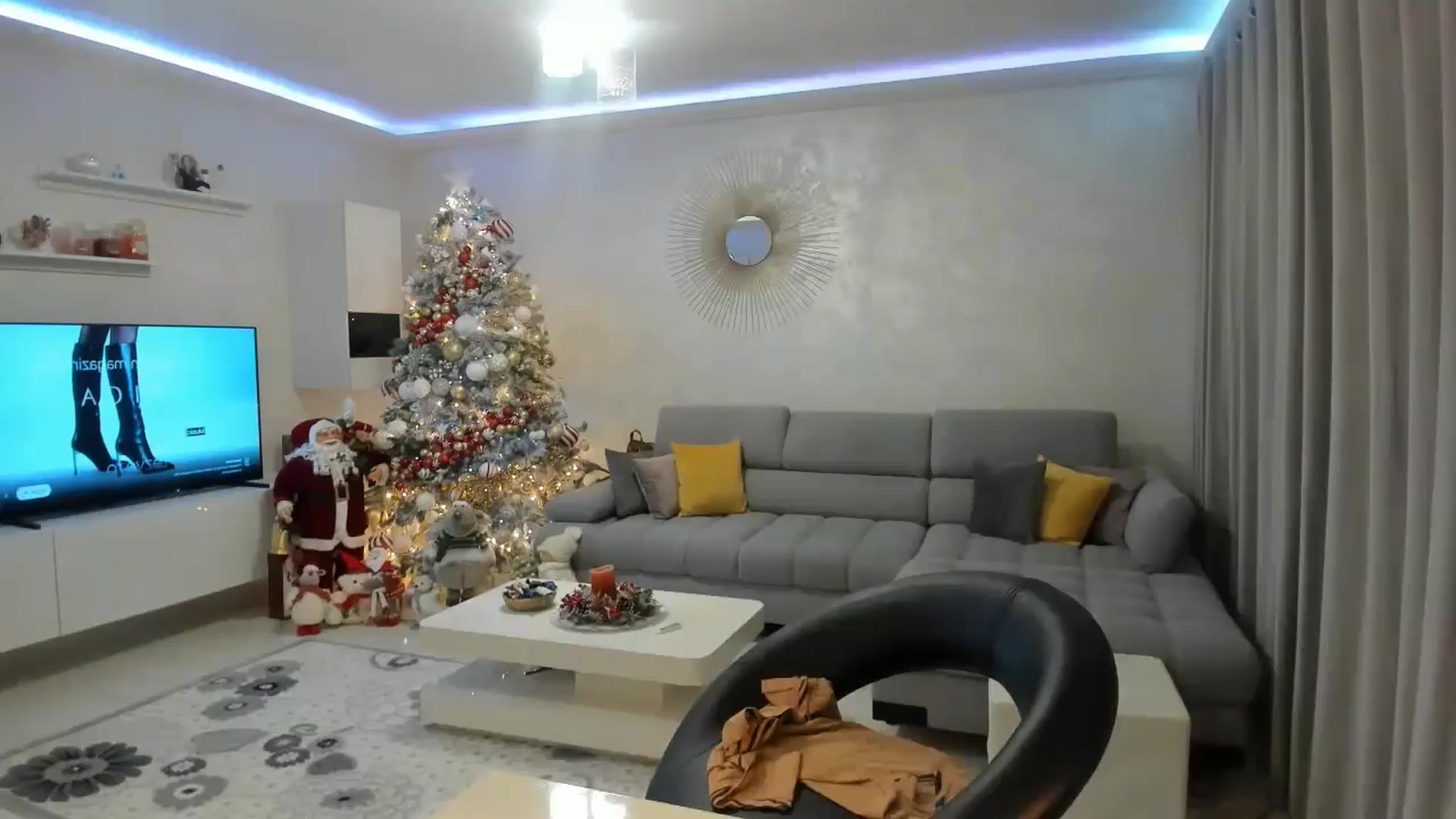 Gallery image thumbnail from MoniqSexy's myfreecams stream on, 12/13/2024, 14:42 image 15 of 20