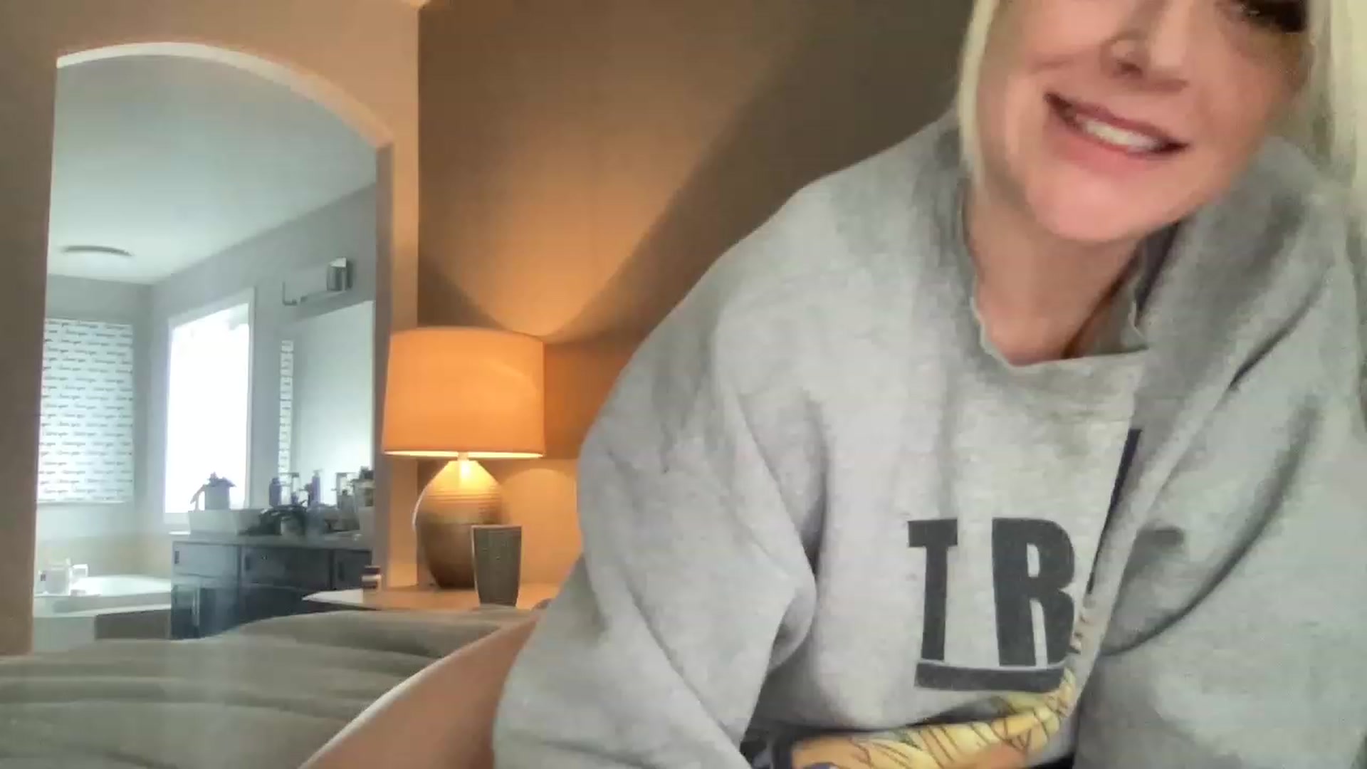 Gallery image thumbnail from MonroeLee's myfreecams stream on, 11/24/2022, 19:53 image 13 of 20