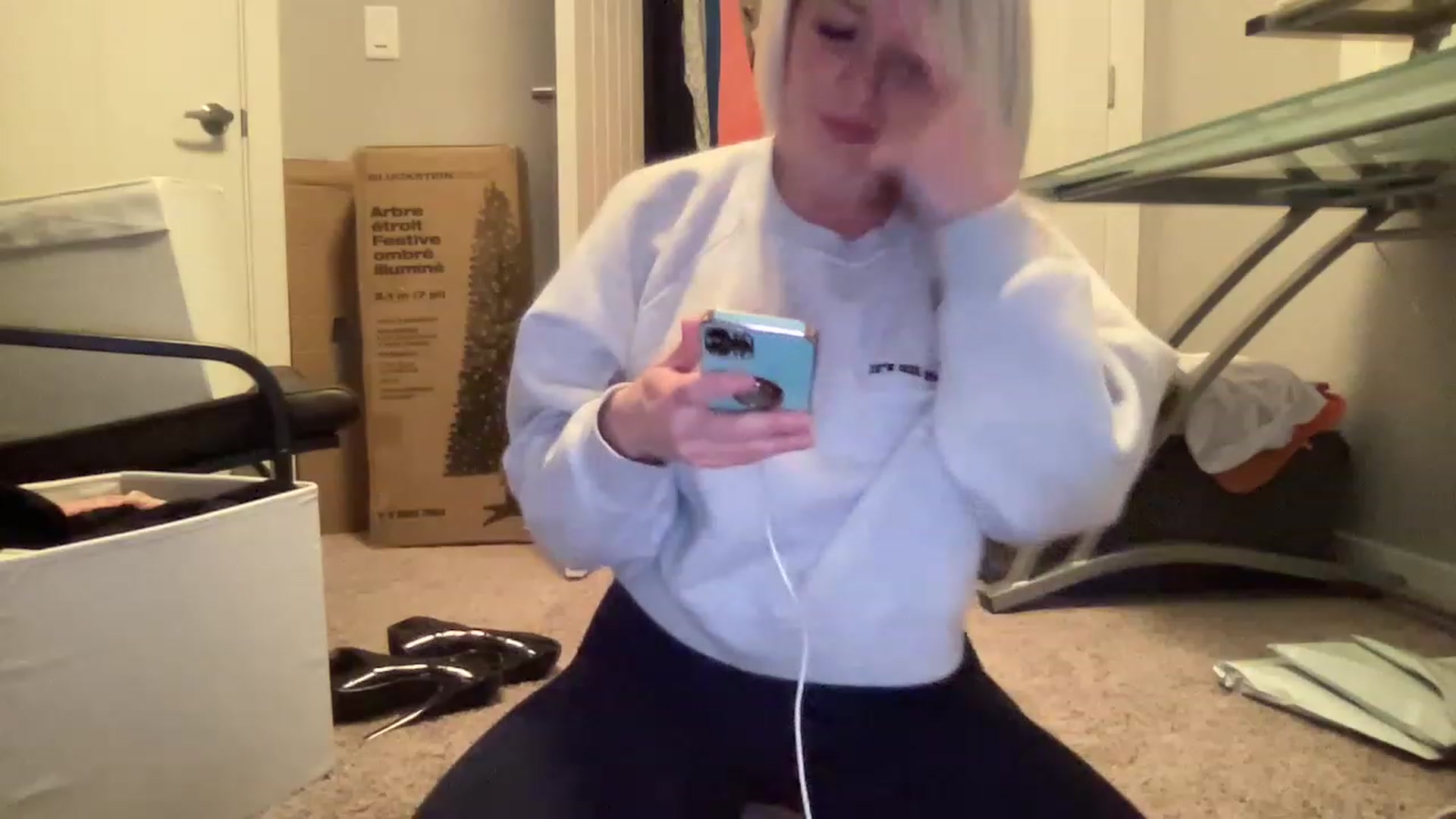 Gallery image thumbnail from MonroeLee's myfreecams stream on, 02/21/2023, 02:32 image 12 of 20