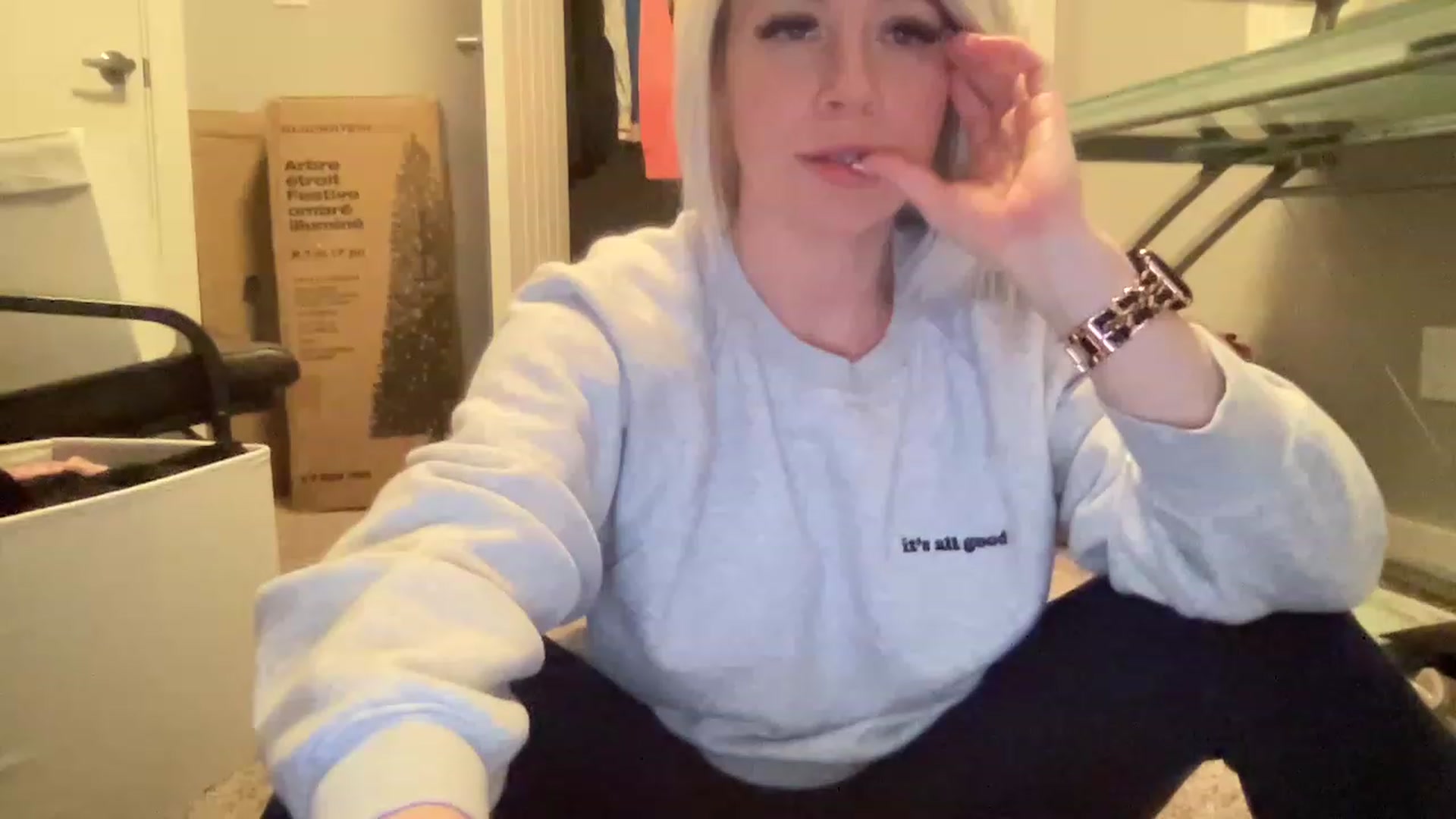 Gallery image thumbnail from MonroeLee's myfreecams stream on, 02/21/2023, 02:32 image 5 of 20
