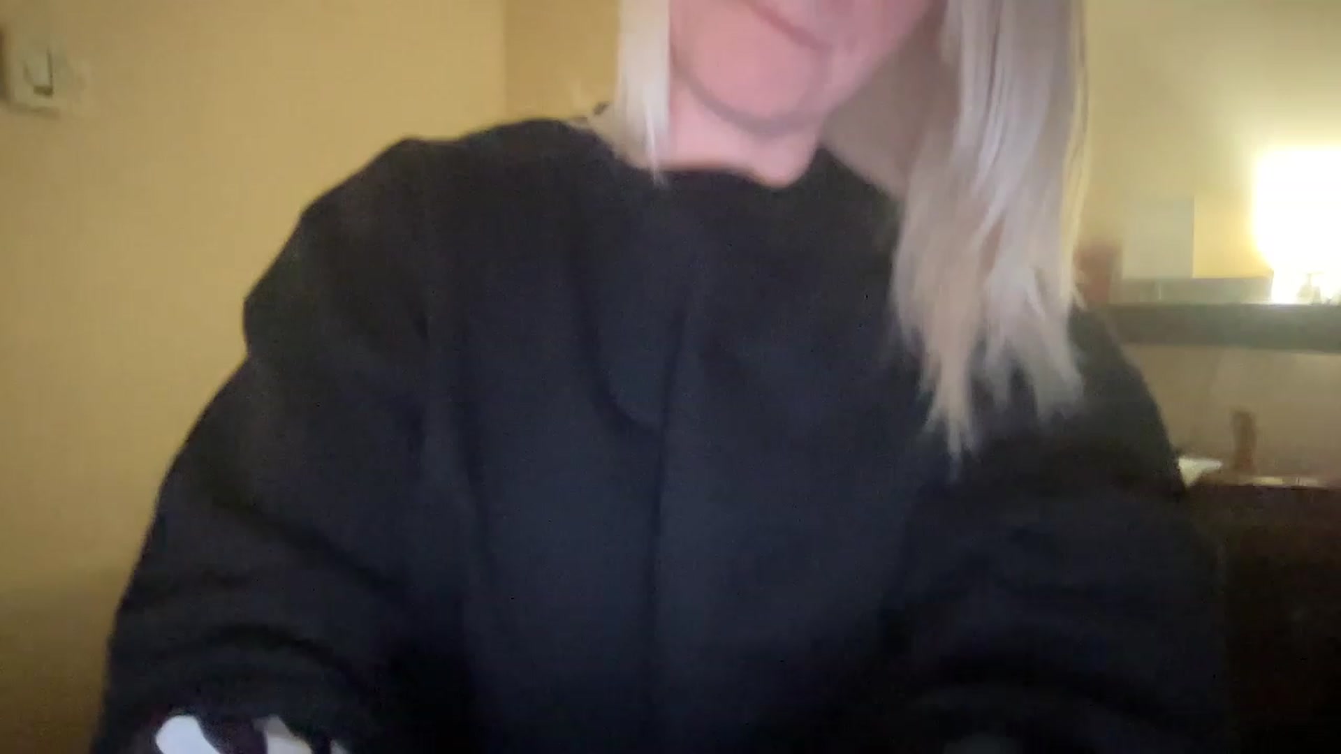 Gallery image thumbnail from MonroeLee's myfreecams stream on, 03/03/2023, 22:22 image 12 of 20
