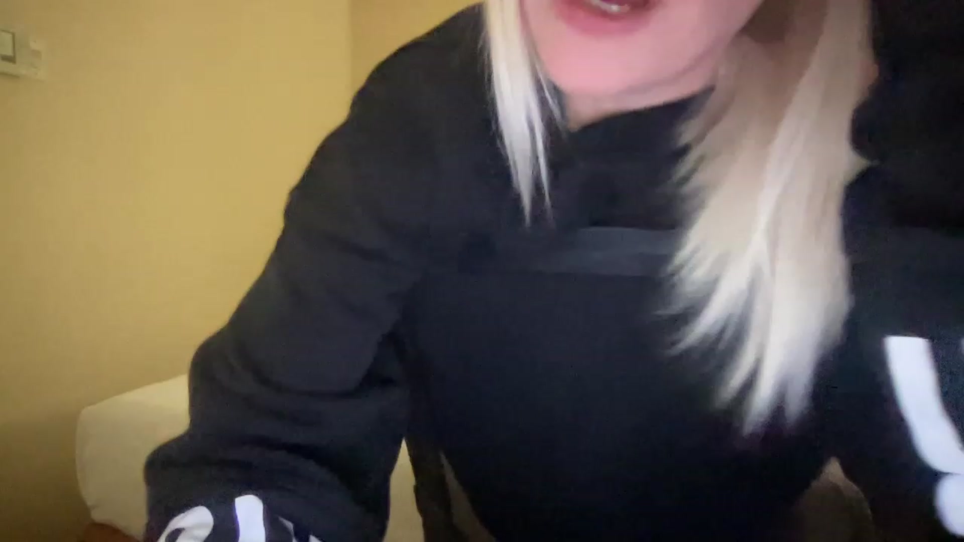 Gallery image thumbnail from MonroeLee's myfreecams stream on, 03/03/2023, 22:22 image 7 of 20