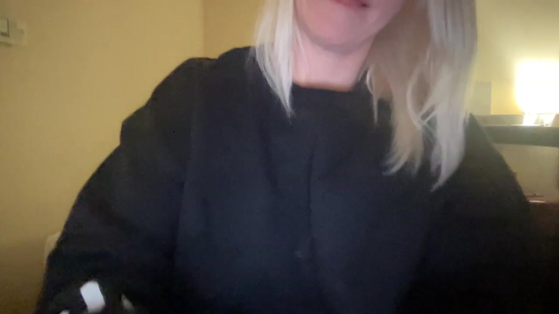 Gallery image thumbnail from MonroeLee's myfreecams stream on, 03/03/2023, 22:22 image 8 of 20